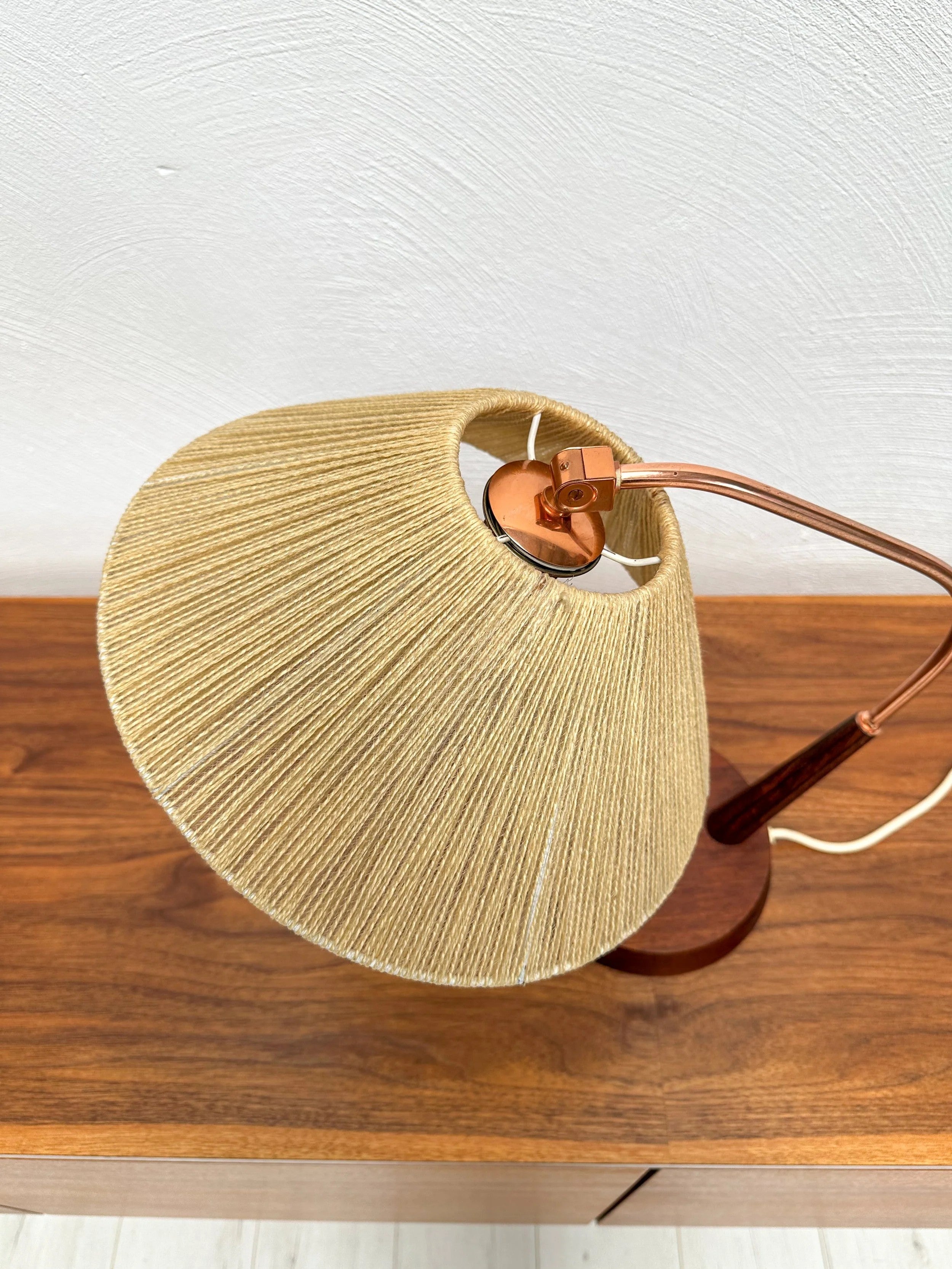 Vintage_Desk_Lamp_by_Temde_Leuchten,_Sisal_Shade,_Copper_Stem_and_Teak_Base,_Switzerland,_1960s