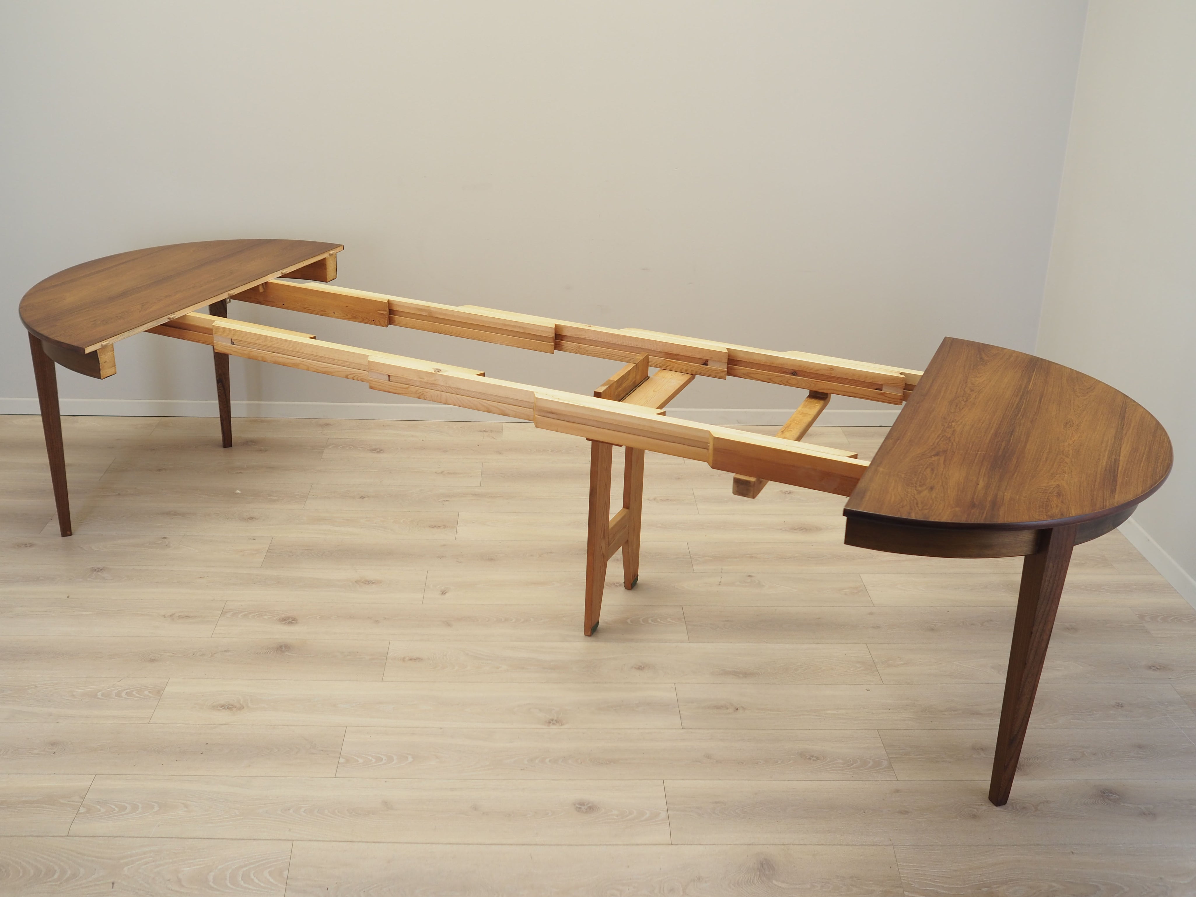 1970s_Danish_Round_Rosewood_Dining_Table_Extendable_Top_Solid_Wood_Legs