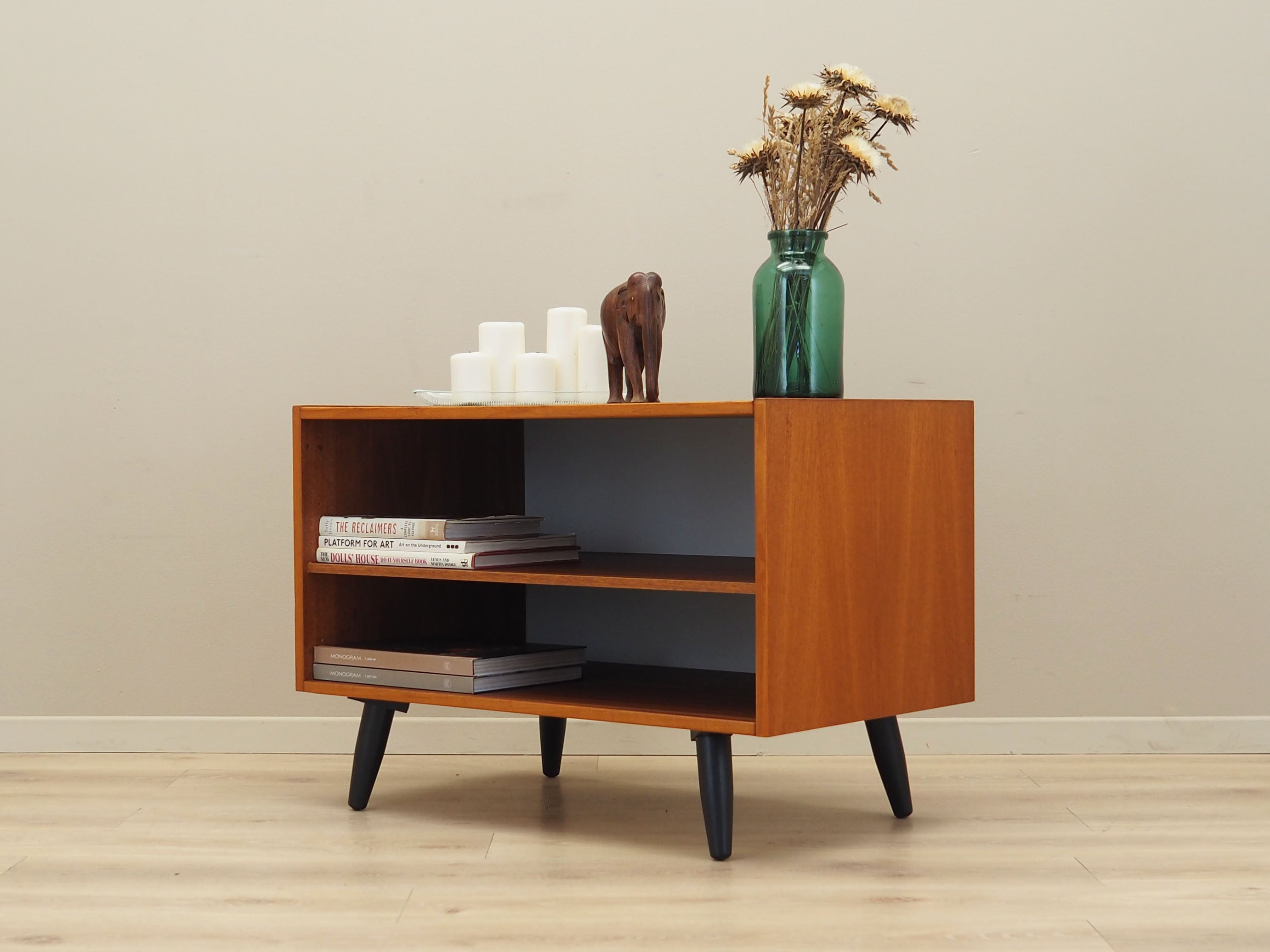 1970s_Danish_Teak_Veneer_Bookcase_Adjustable_Shelf_Black_Wood_Legs