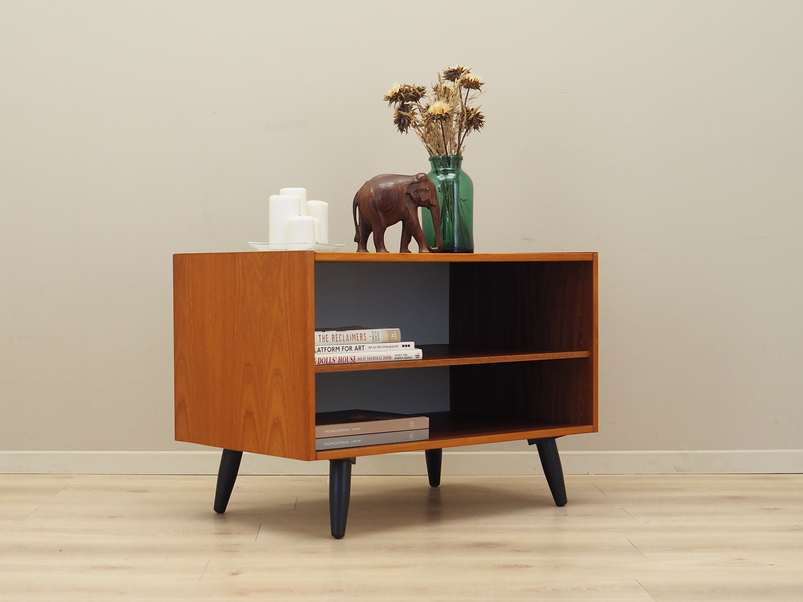 1970s_Danish_Teak_Veneer_Bookcase_Adjustable_Shelf_Black_Wood_Legs