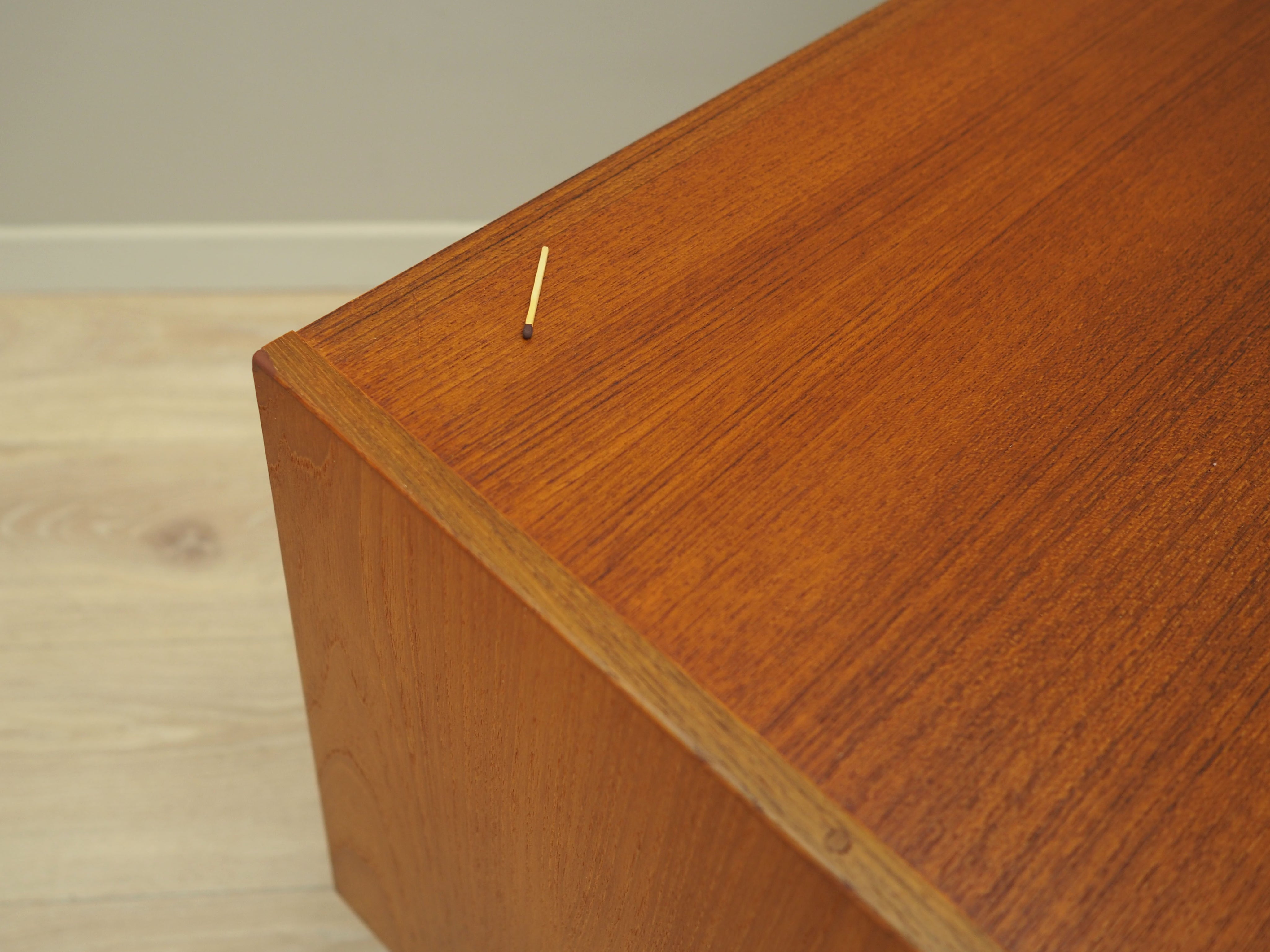 1970s_Danish_Teak_Veneer_Bookcase_Adjustable_Shelf_Black_Wood_Legs