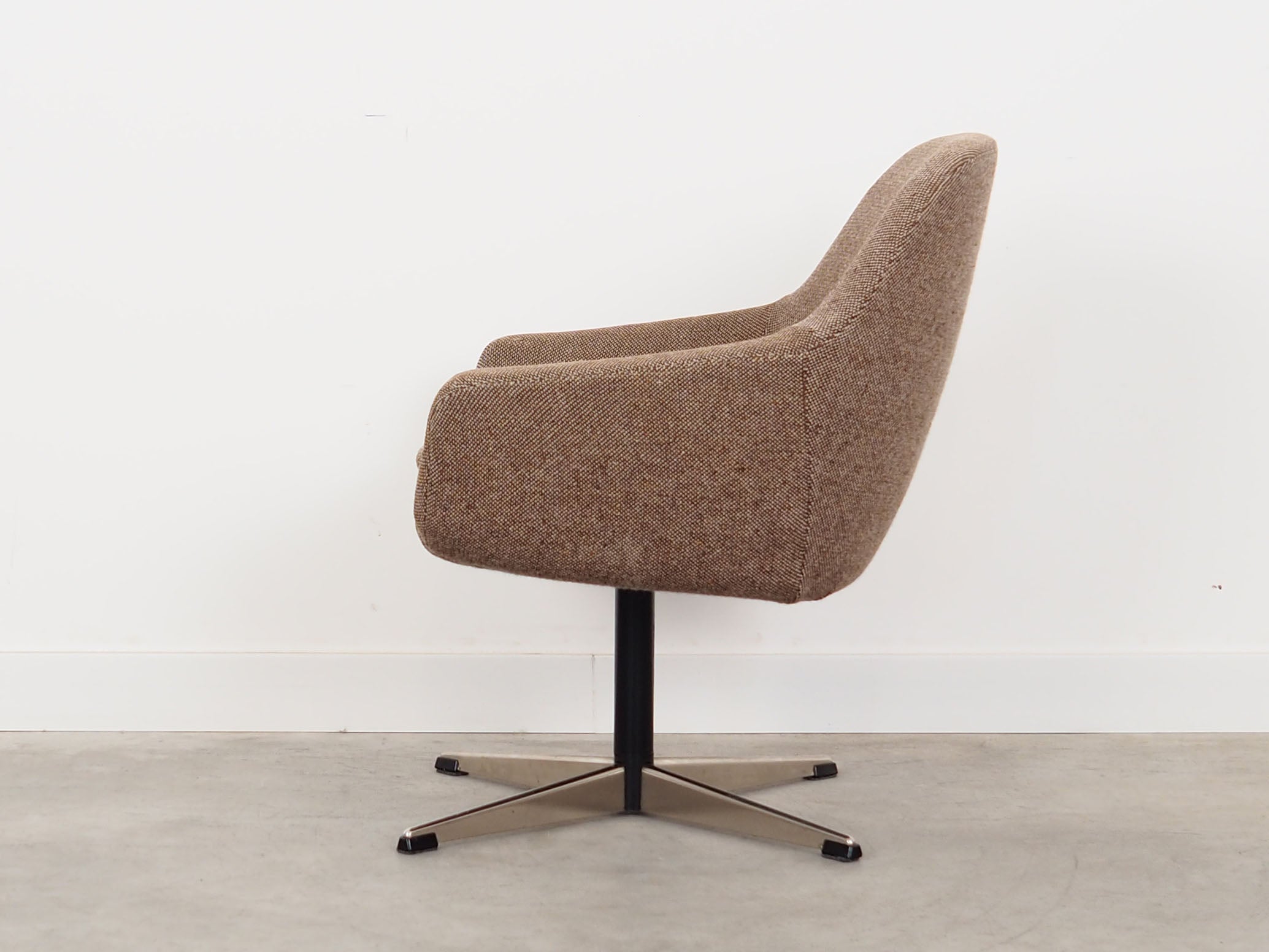 1970s_Scandinavian_Modern_Design_Brown_Armchair_Demark