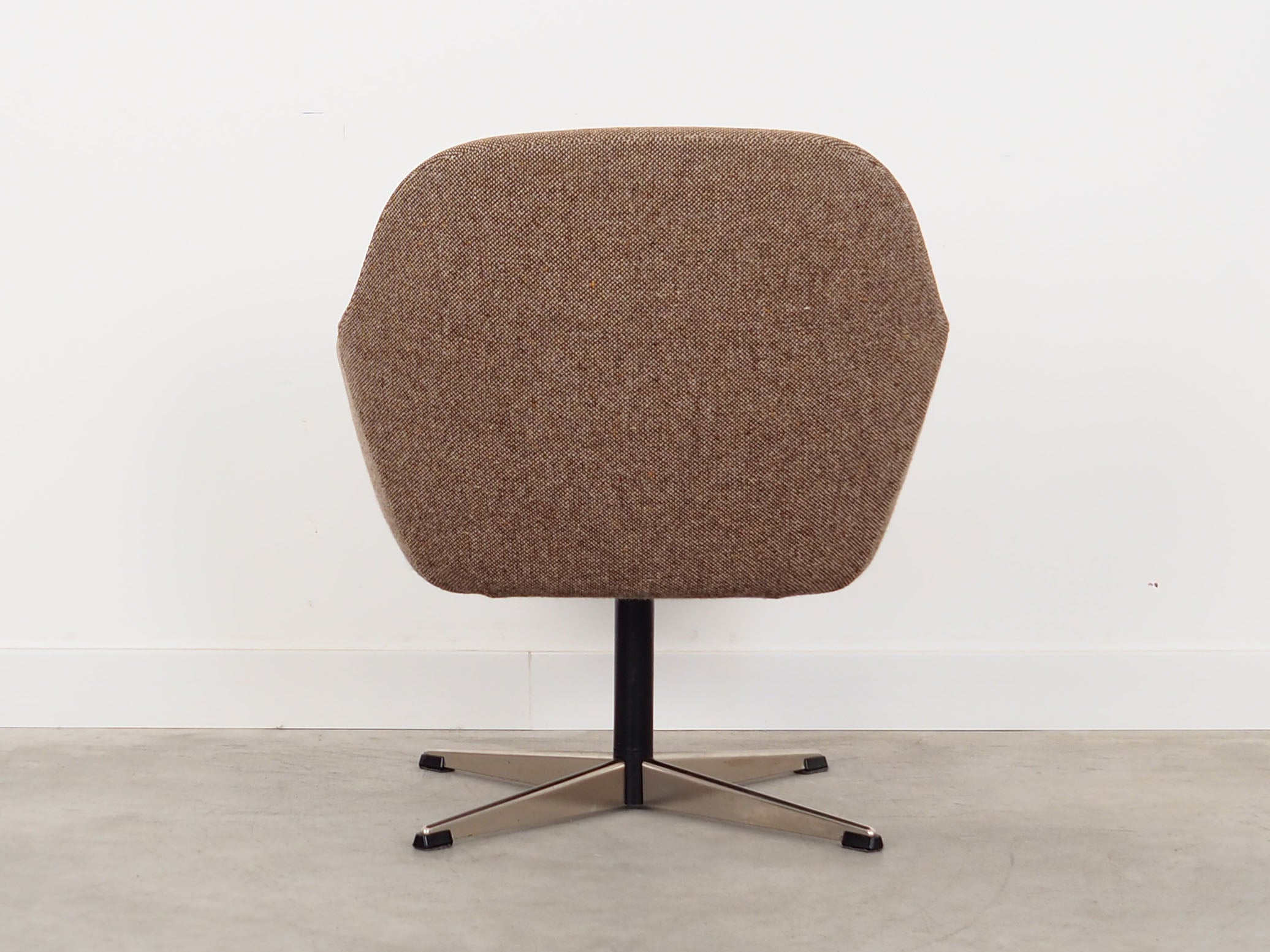 1970s_Scandinavian_Modern_Design_Brown_Armchair_Demark
