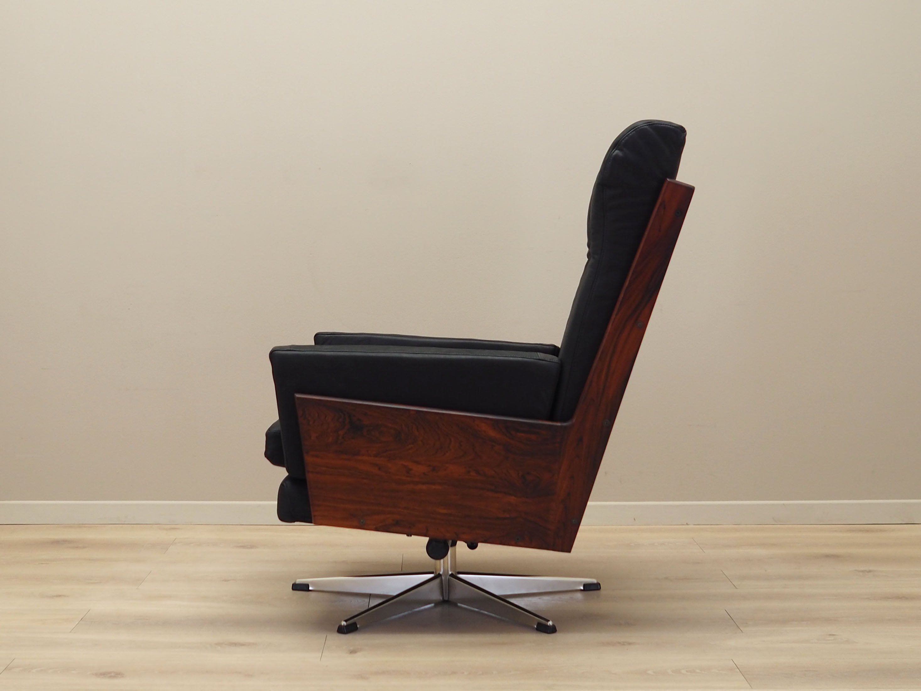 1970s_Scandinavian_Modern_Office_Leather_Armchair_Demark.
