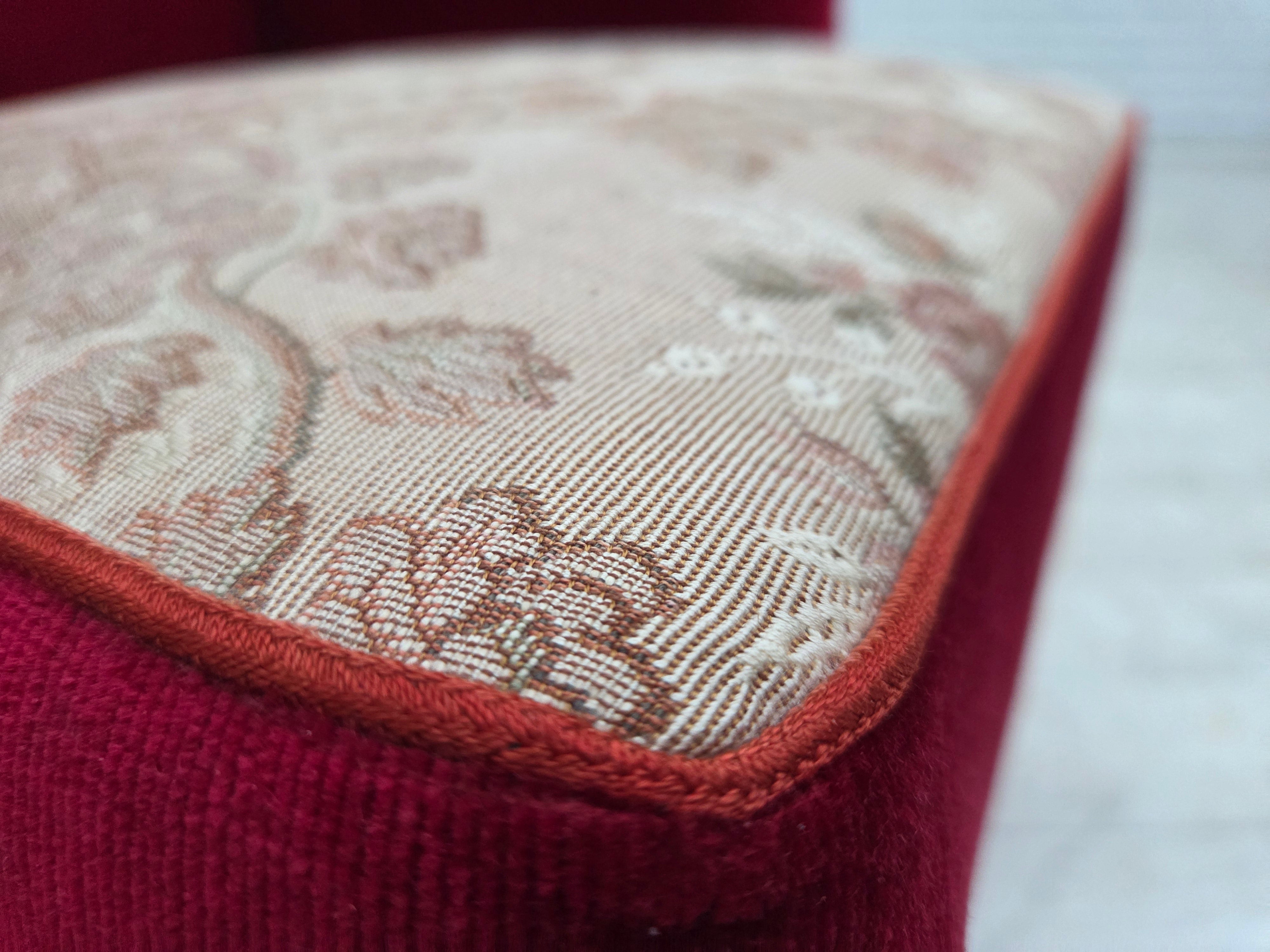 Danish_Armchair_in_Red_Velour_and_Ash_Wood_with_Reversible_Cushion,_Denmark,_1970s