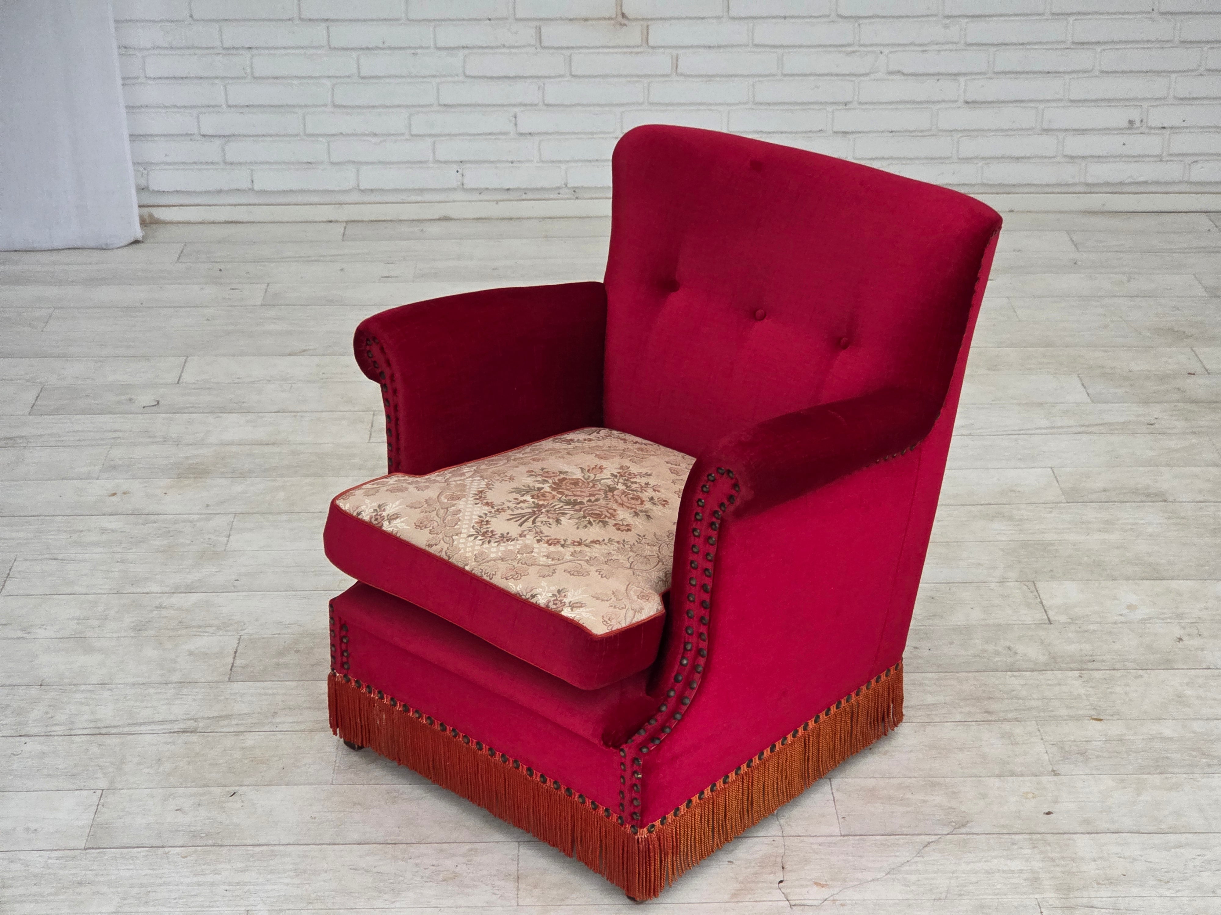 Danish_Armchair_in_Red_Velour_and_Ash_Wood_with_Reversible_Cushion,_Denmark,_1970s