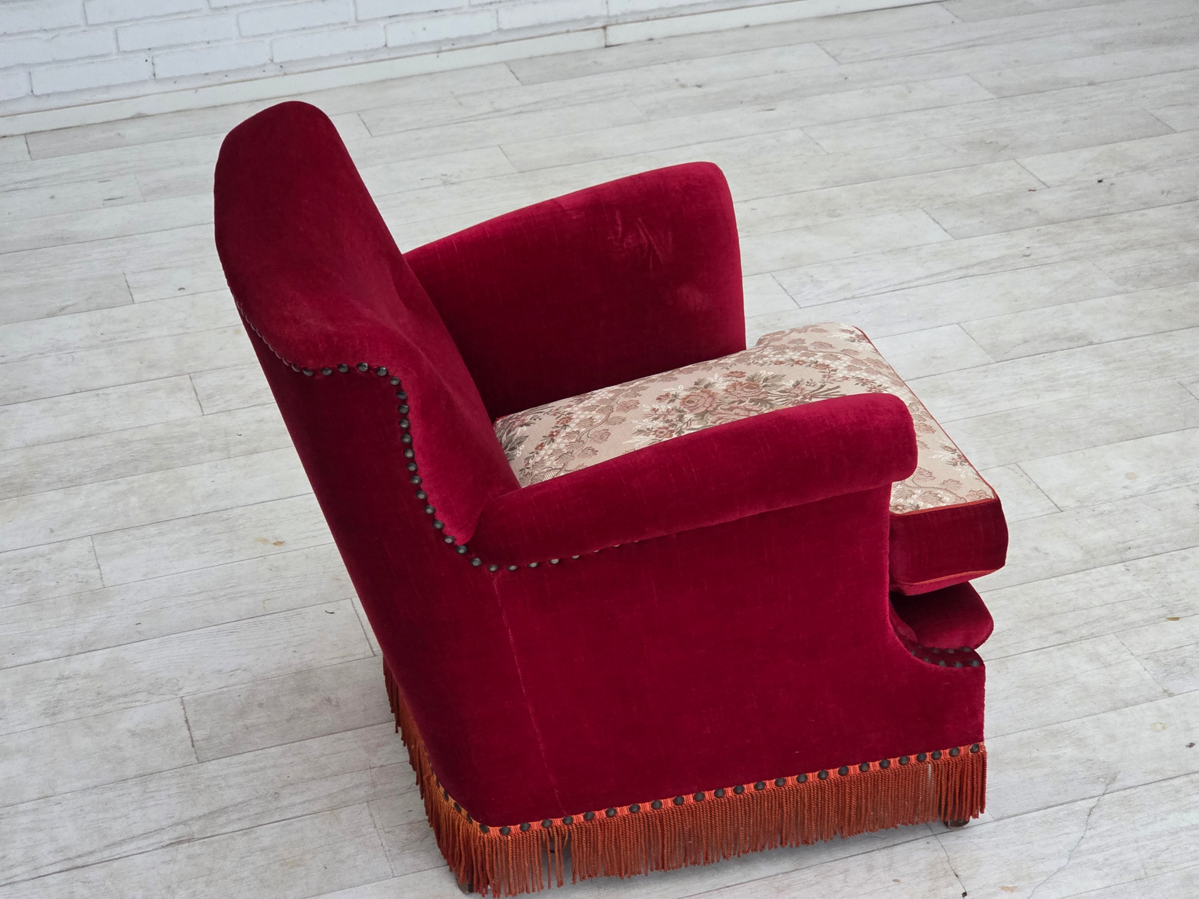 Danish_Armchair_in_Red_Velour_and_Ash_Wood_with_Reversible_Cushion,_Denmark,_1970s