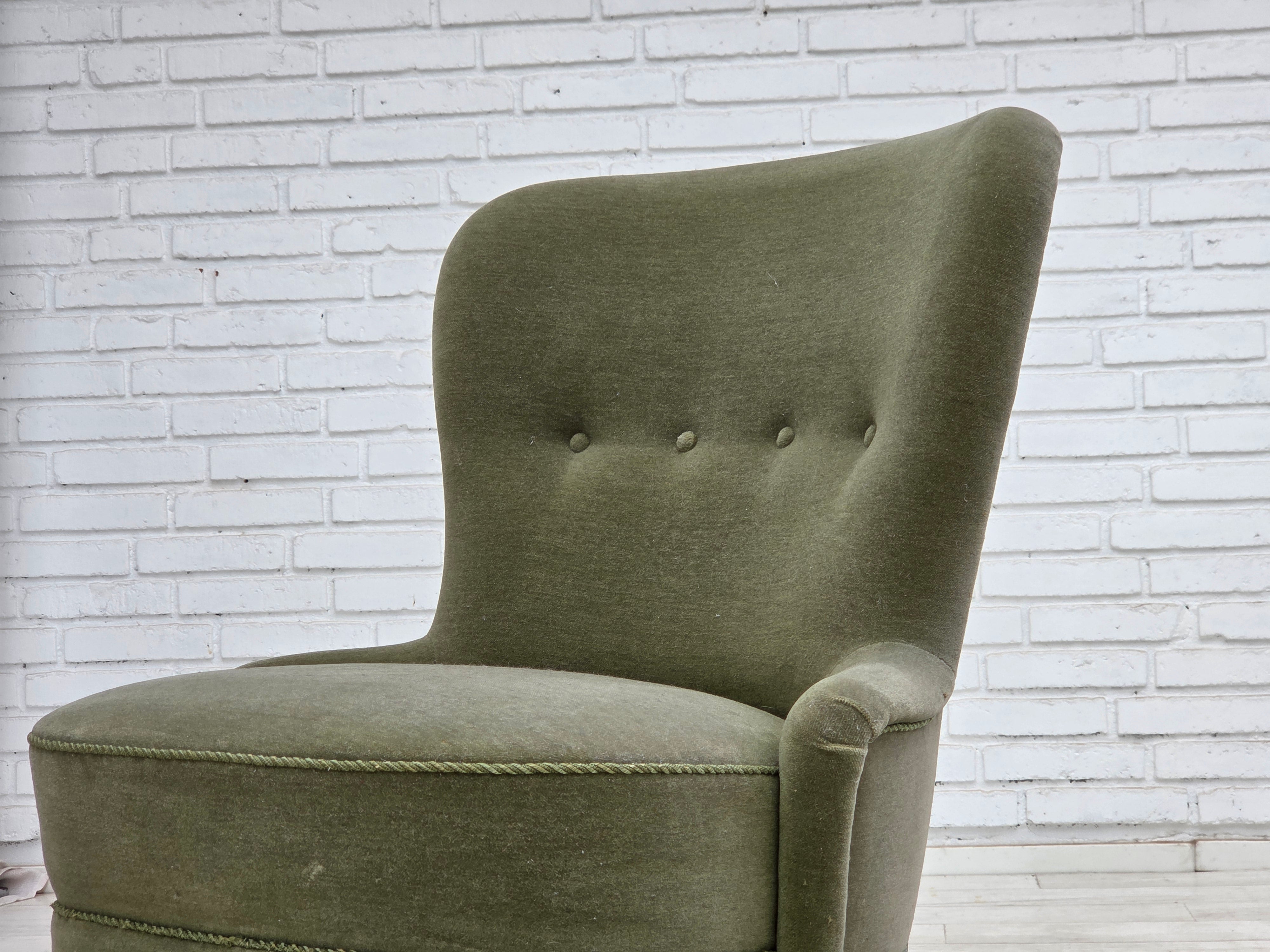 Danish_Lounge_Chair_in_Green_Velour,_Beech_Wood,_Denmark,_1970s