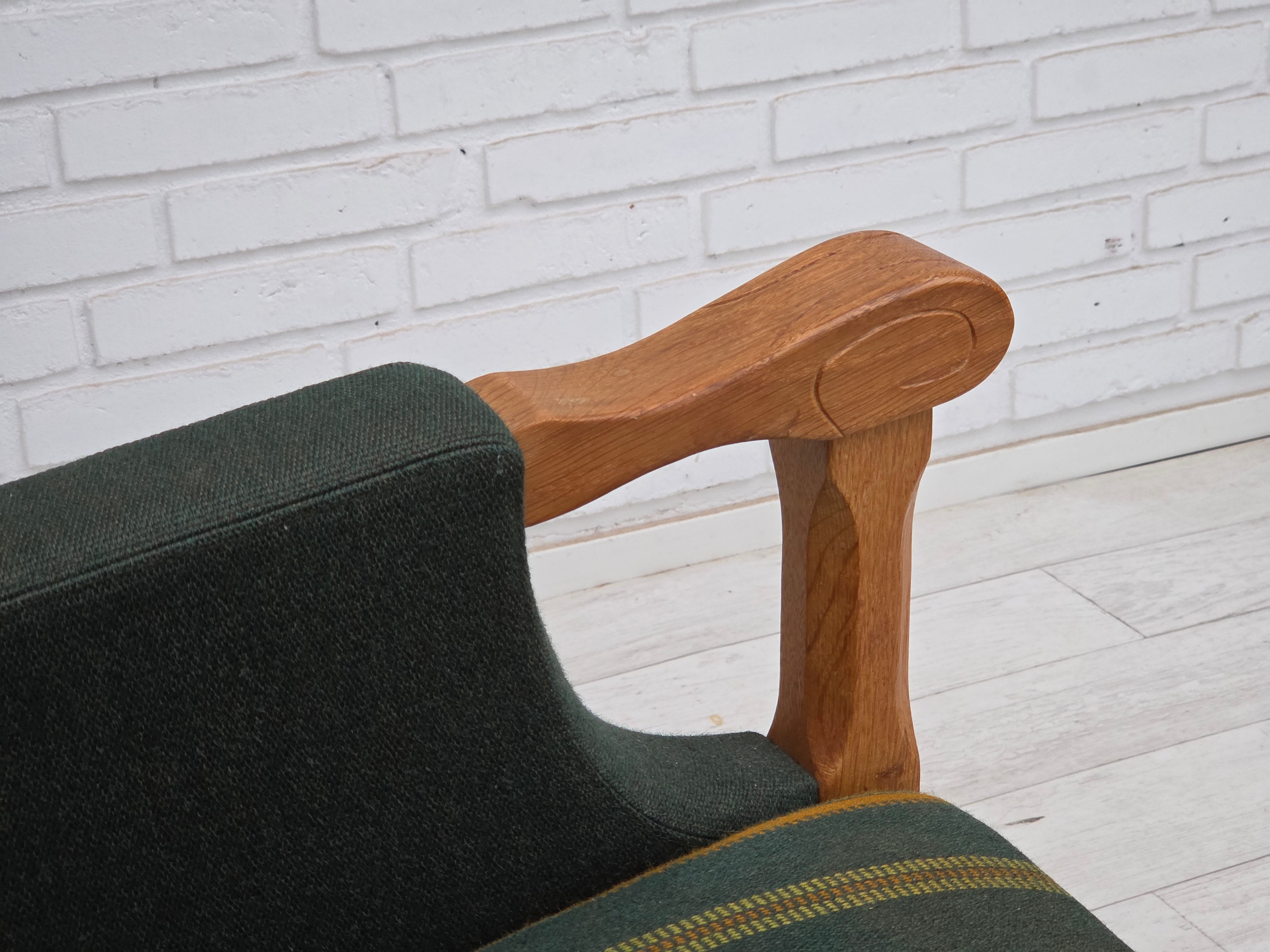 Danish_Oak_Lounge_Chair_in_Green_Wool,_Denmark,_1970s