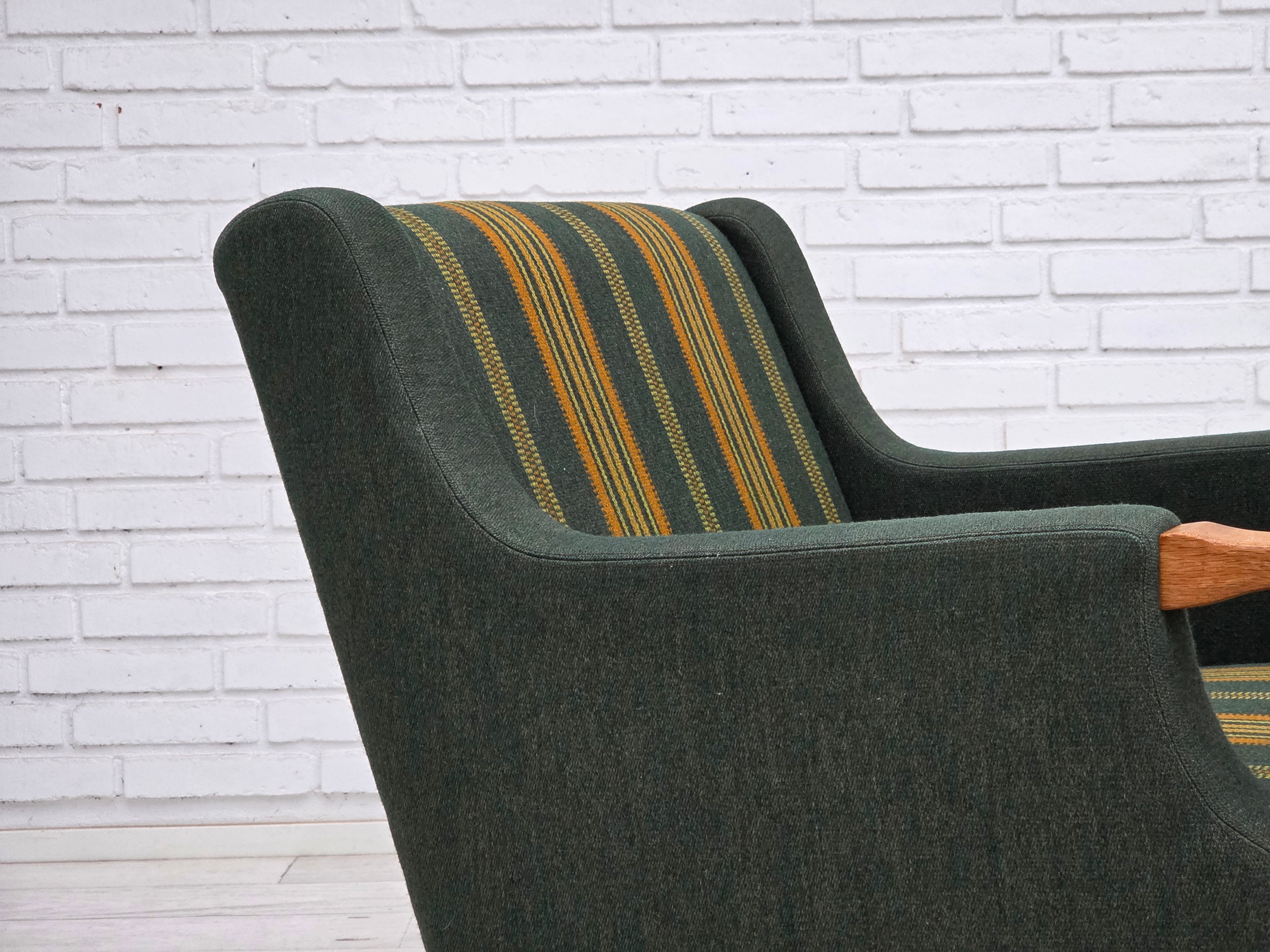 Danish_Oak_Lounge_Chair_in_Green_Wool,_Denmark,_1970s
