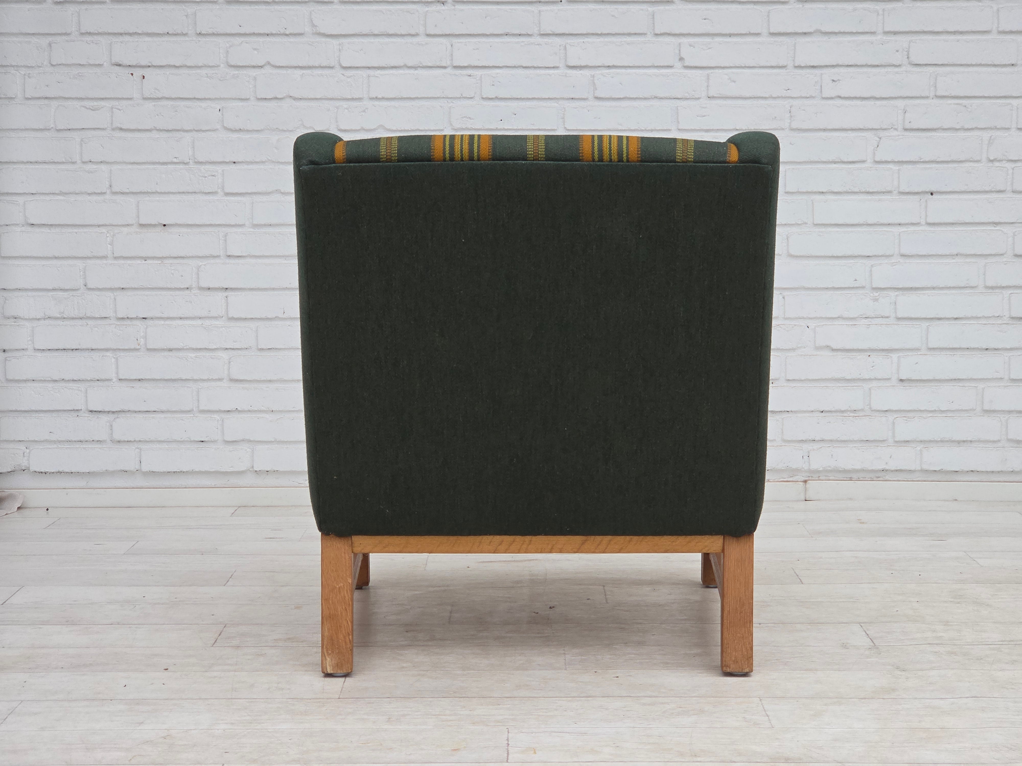 Danish_Oak_Lounge_Chair_in_Green_Wool,_Denmark,_1970s