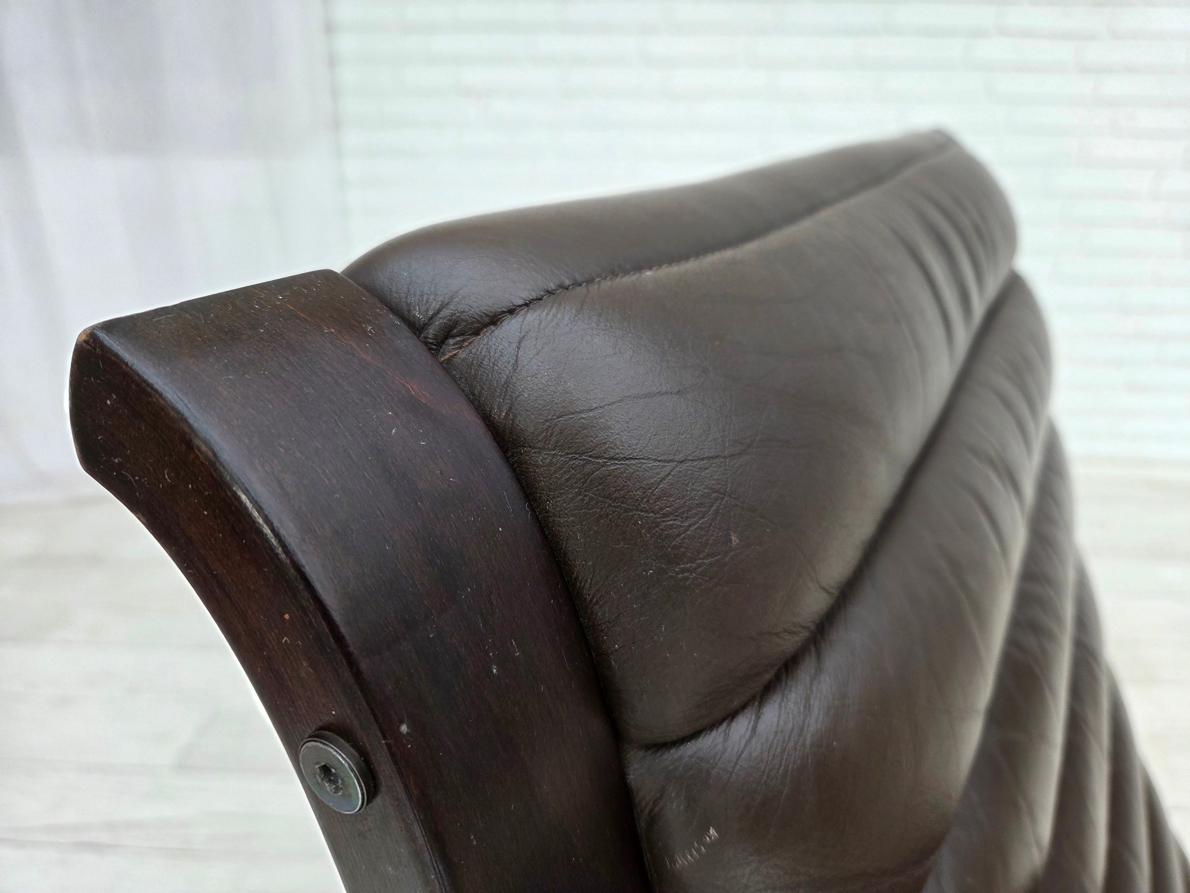 Lounge_Chair_by_Peter_Hvidt_&_Orla_Mølgaard_for_Fritz_Hansen,_Brown_Leather_and_Beech,_Denmark,_1970s