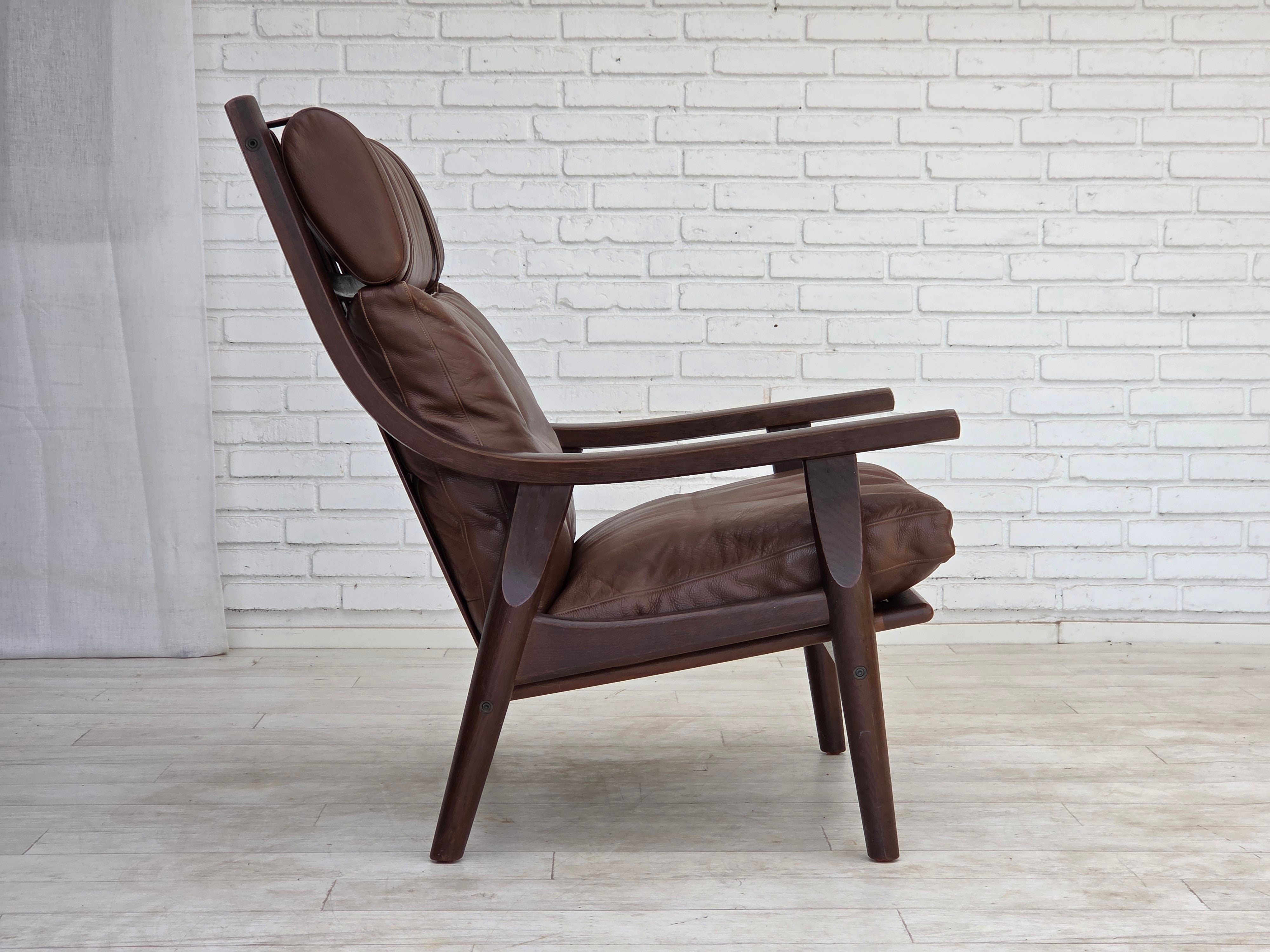 GE530_High-Back_Leather_Armchair_by_Hans_J._Wegner_for_Getama,_Dark_Oak,_Denmark,_circa_1975