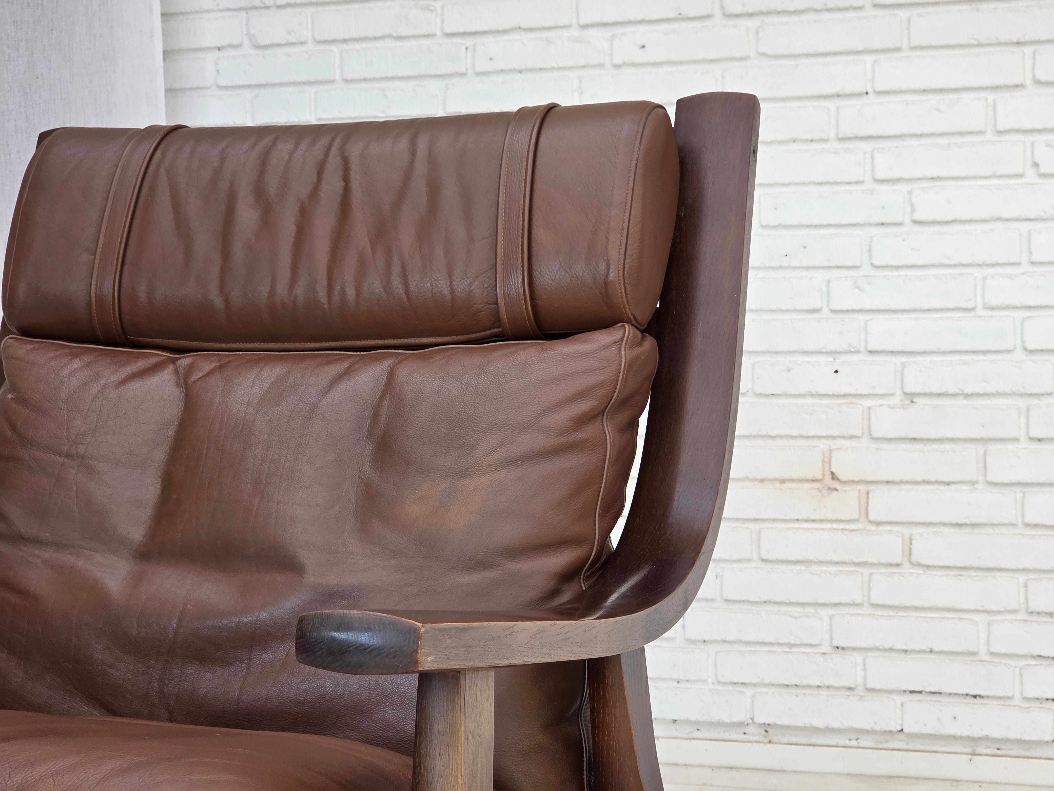 GE530_High-Back_Leather_Armchair_by_Hans_J._Wegner_for_Getama,_Dark_Oak,_Denmark,_circa_1975