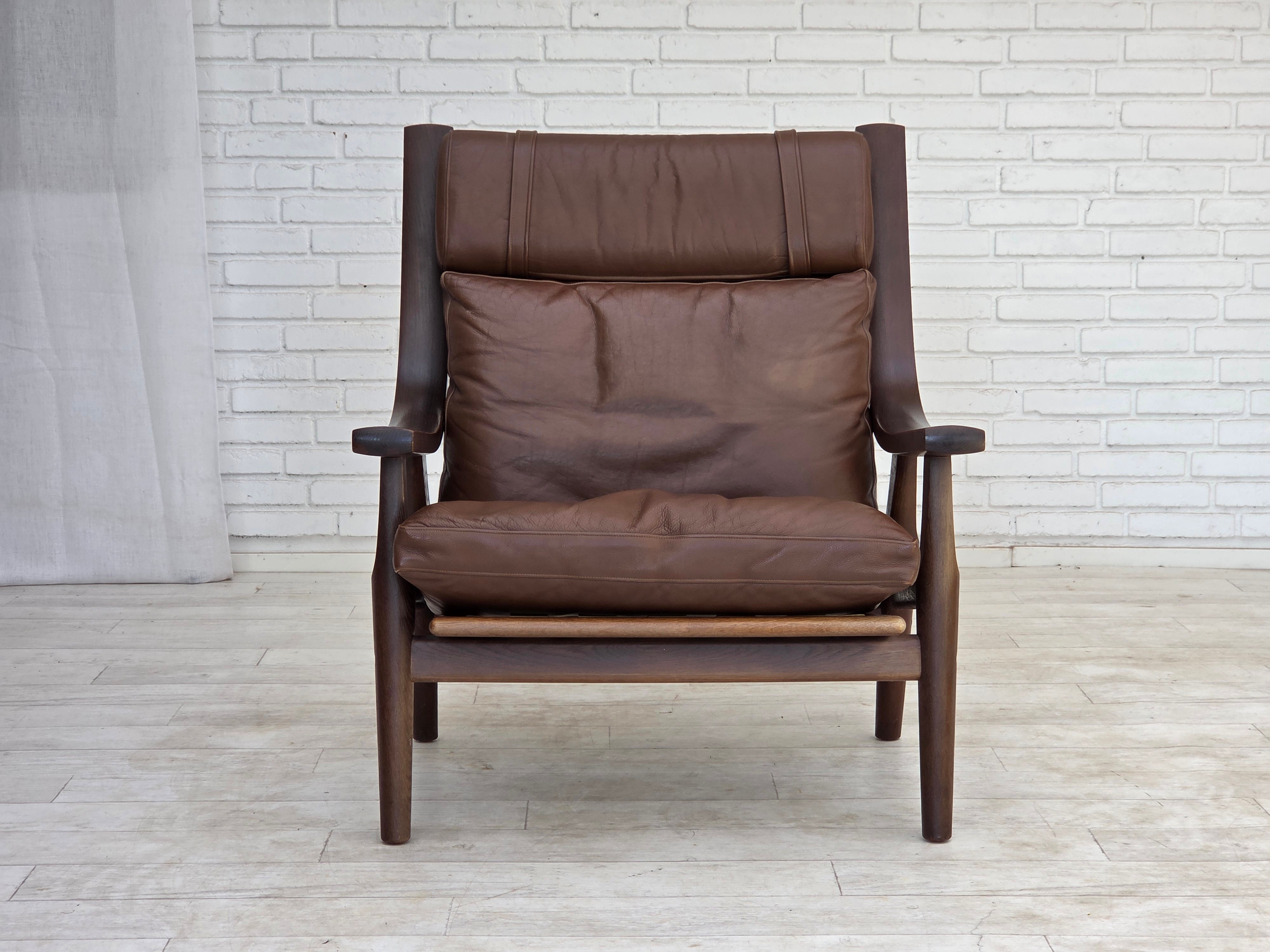 GE530_High-Back_Leather_Armchair_by_Hans_J._Wegner_for_Getama,_Dark_Oak,_Denmark,_circa_1975
