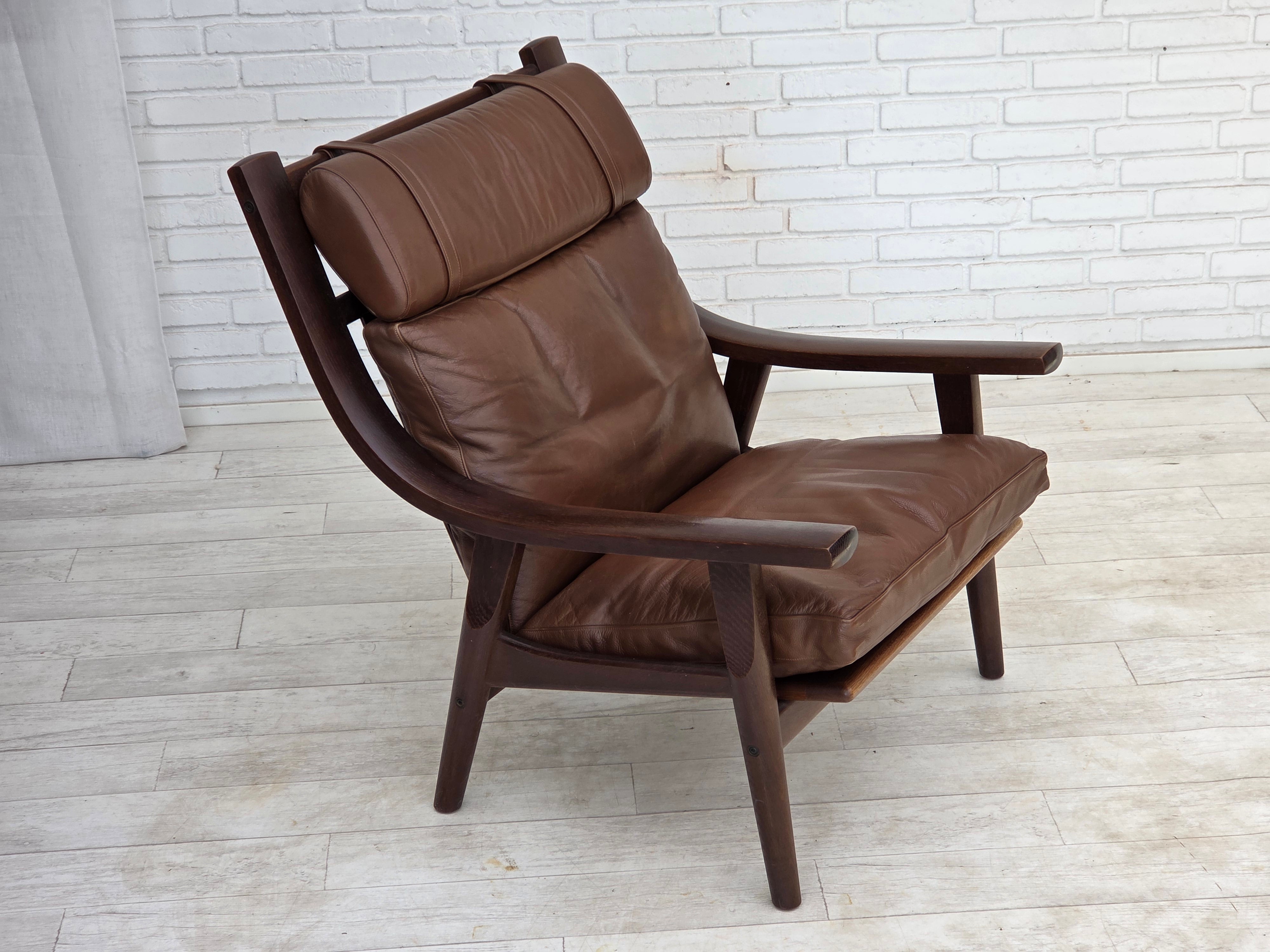 GE530_High-Back_Leather_Armchair_by_Hans_J._Wegner_for_Getama,_Dark_Oak,_Denmark,_circa_1975