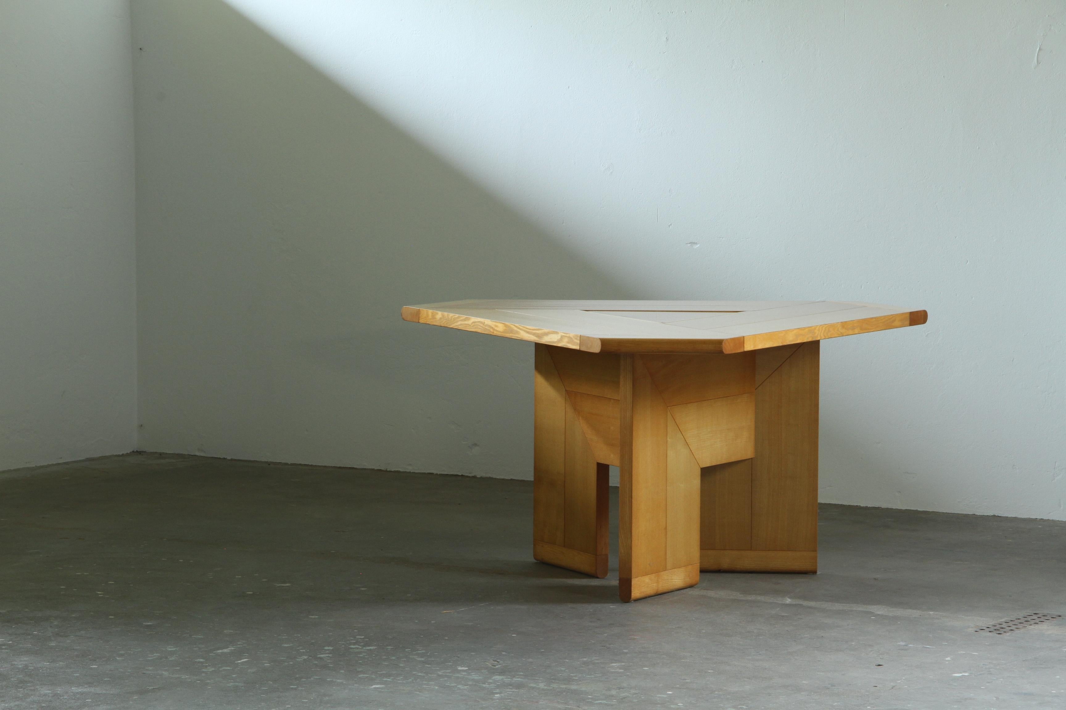 Silvio_Coppola_Hexagonal_Ash_Wood_Dining_Table_for_Montina,_Italy,_1970s