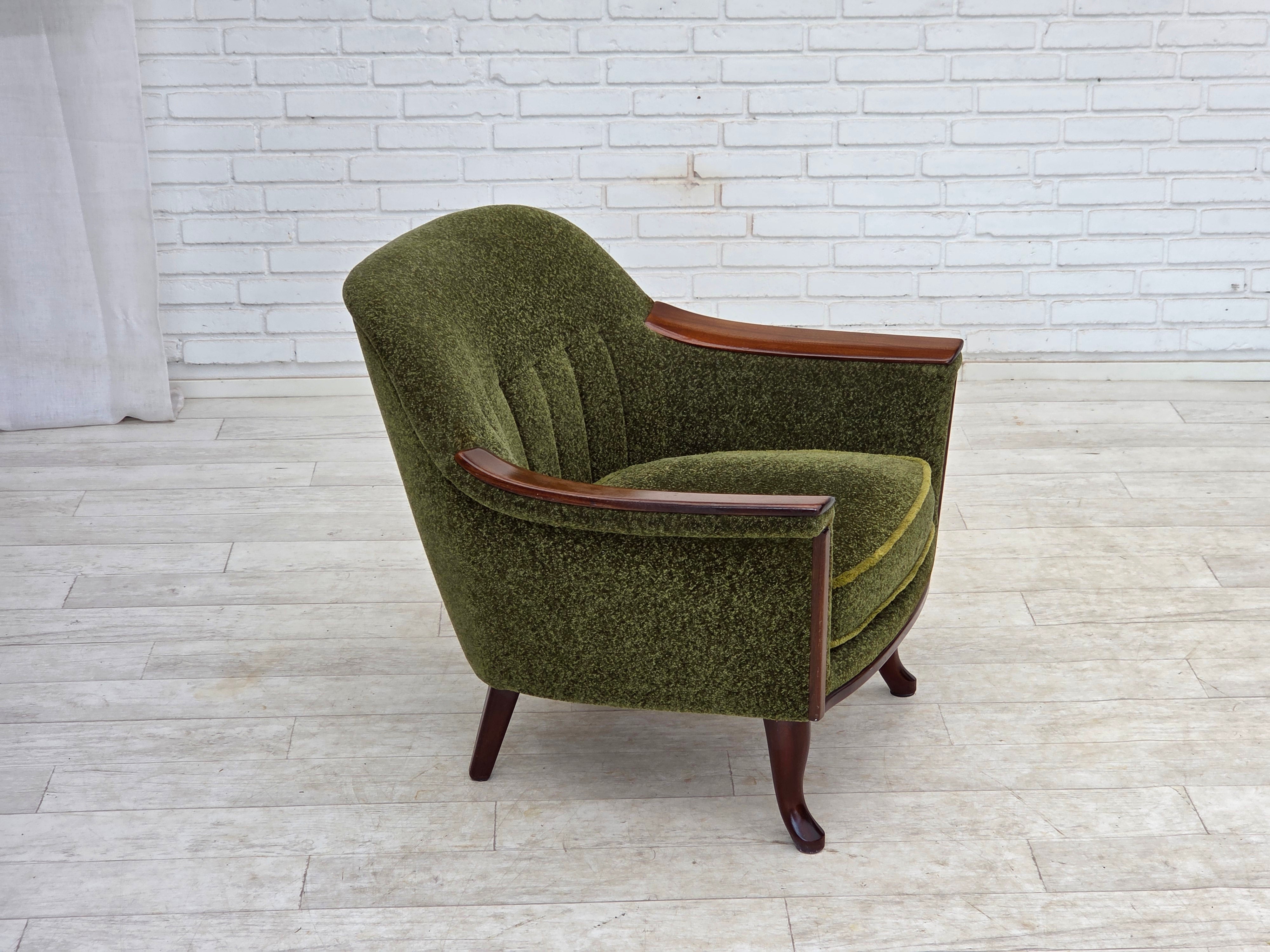 Norwegian_Green_Fabric_Lounge_Chair_with_Teak_Frame,_1970s