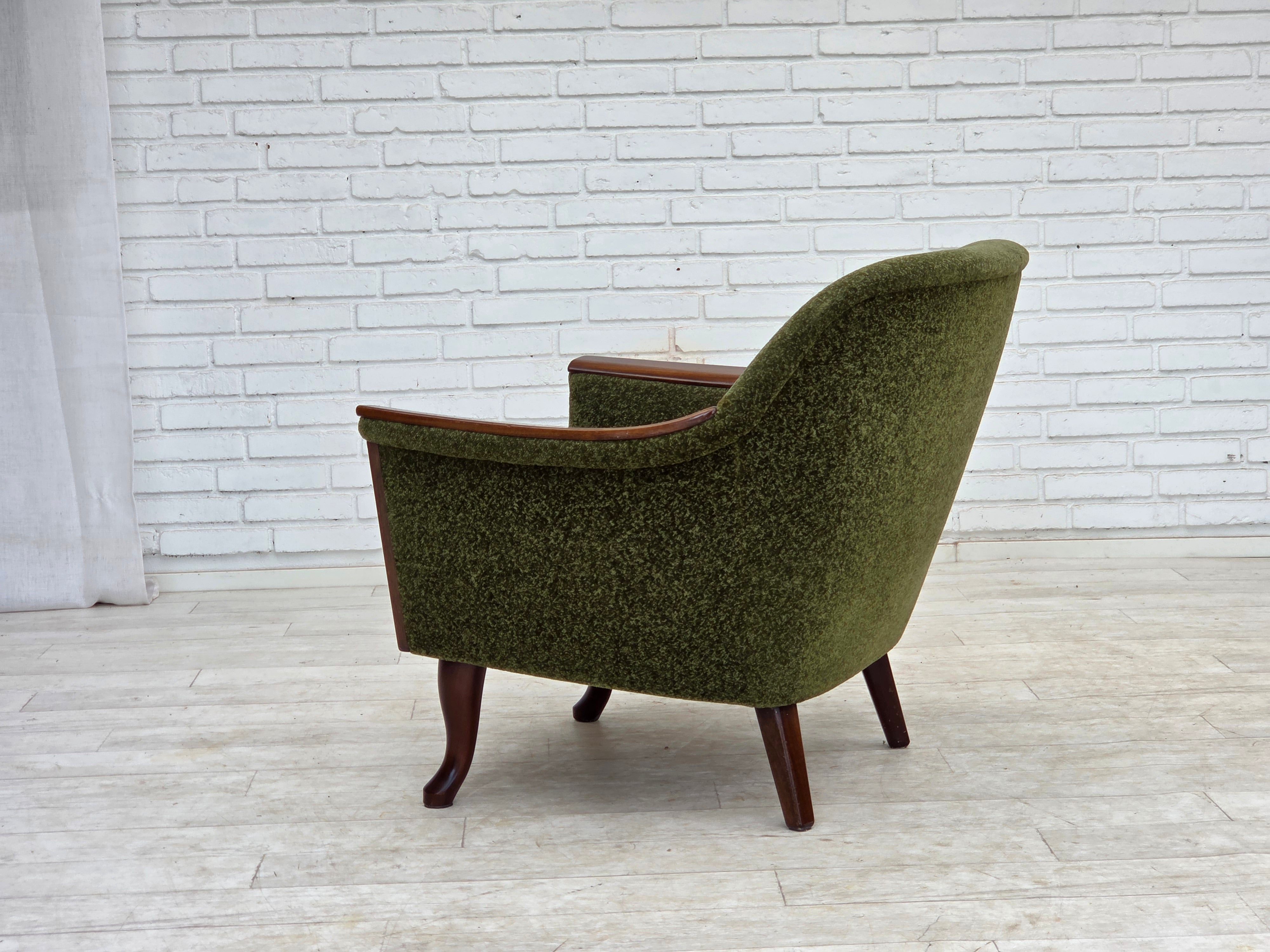 Norwegian_Green_Fabric_Lounge_Chair_with_Teak_Frame,_1970s