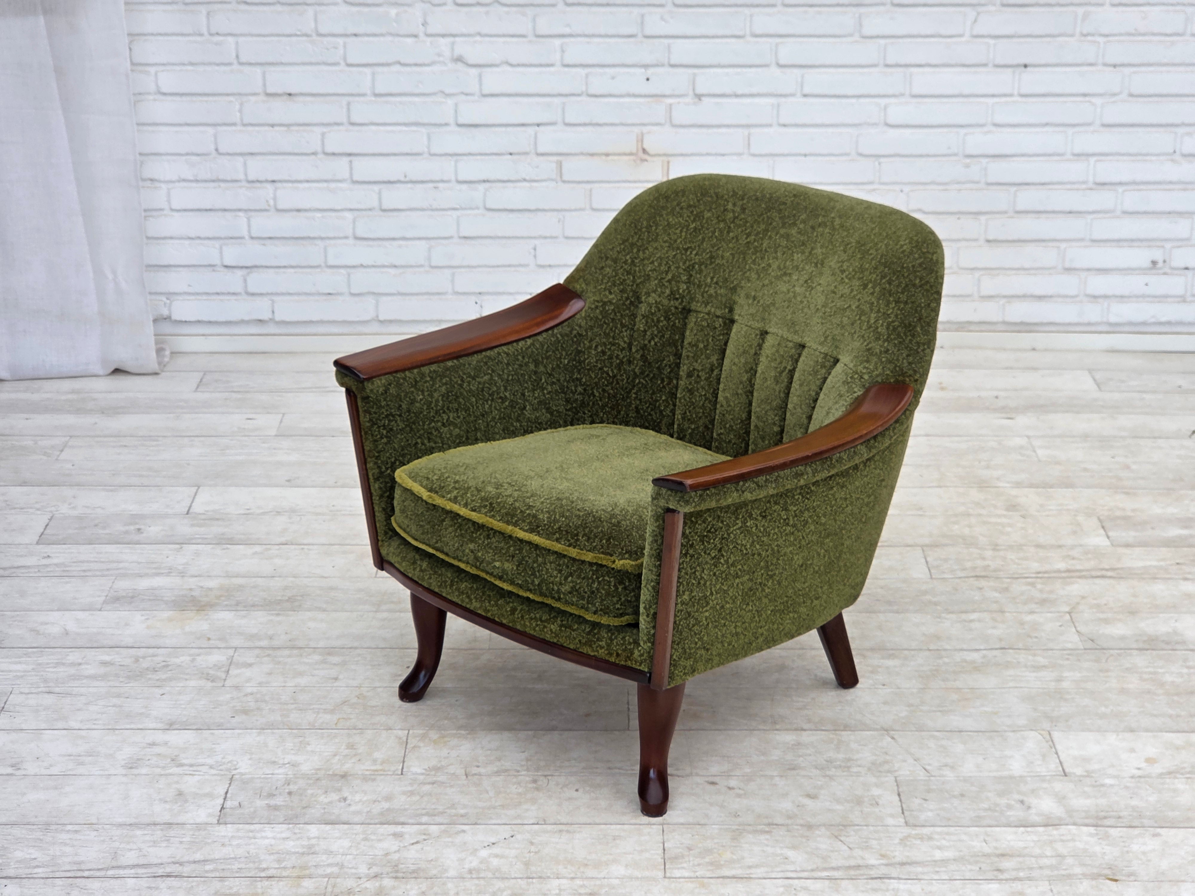 Norwegian_Green_Fabric_Lounge_Chair_with_Teak_Frame,_1970s
