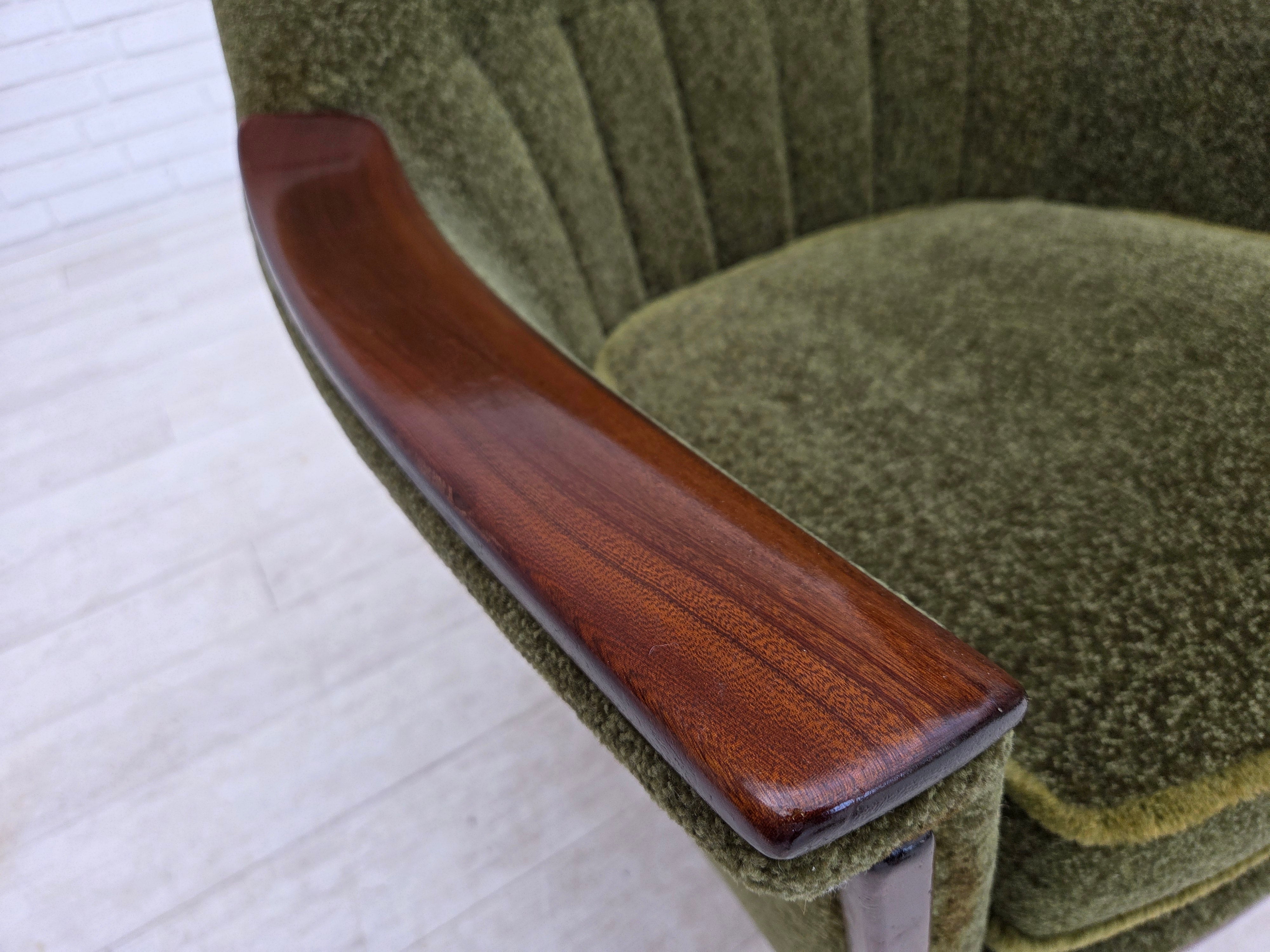 Norwegian_Green_Fabric_Lounge_Chair_with_Teak_Frame,_1970s