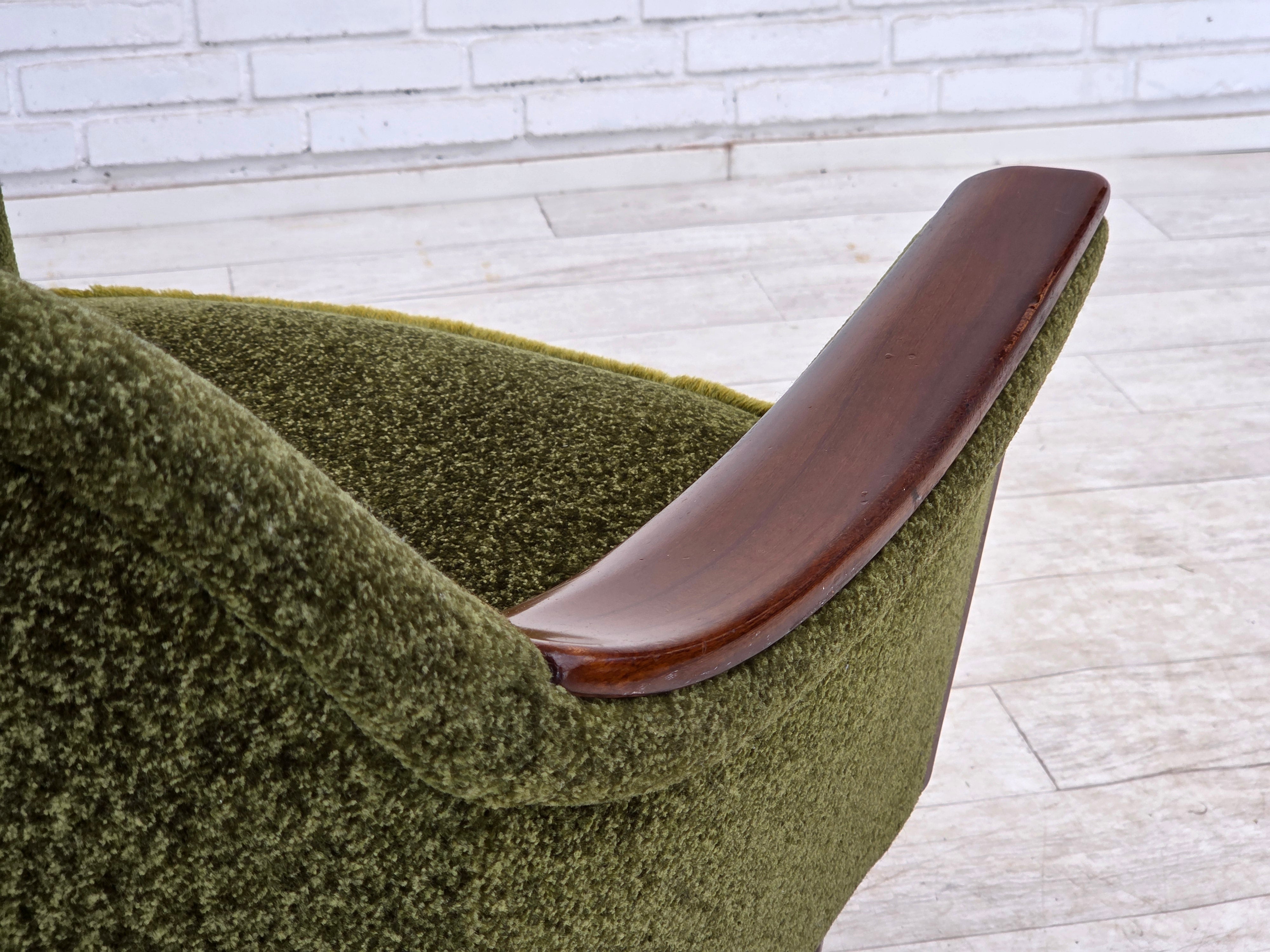 Norwegian_Green_Fabric_Lounge_Chair_with_Teak_Frame,_1970s