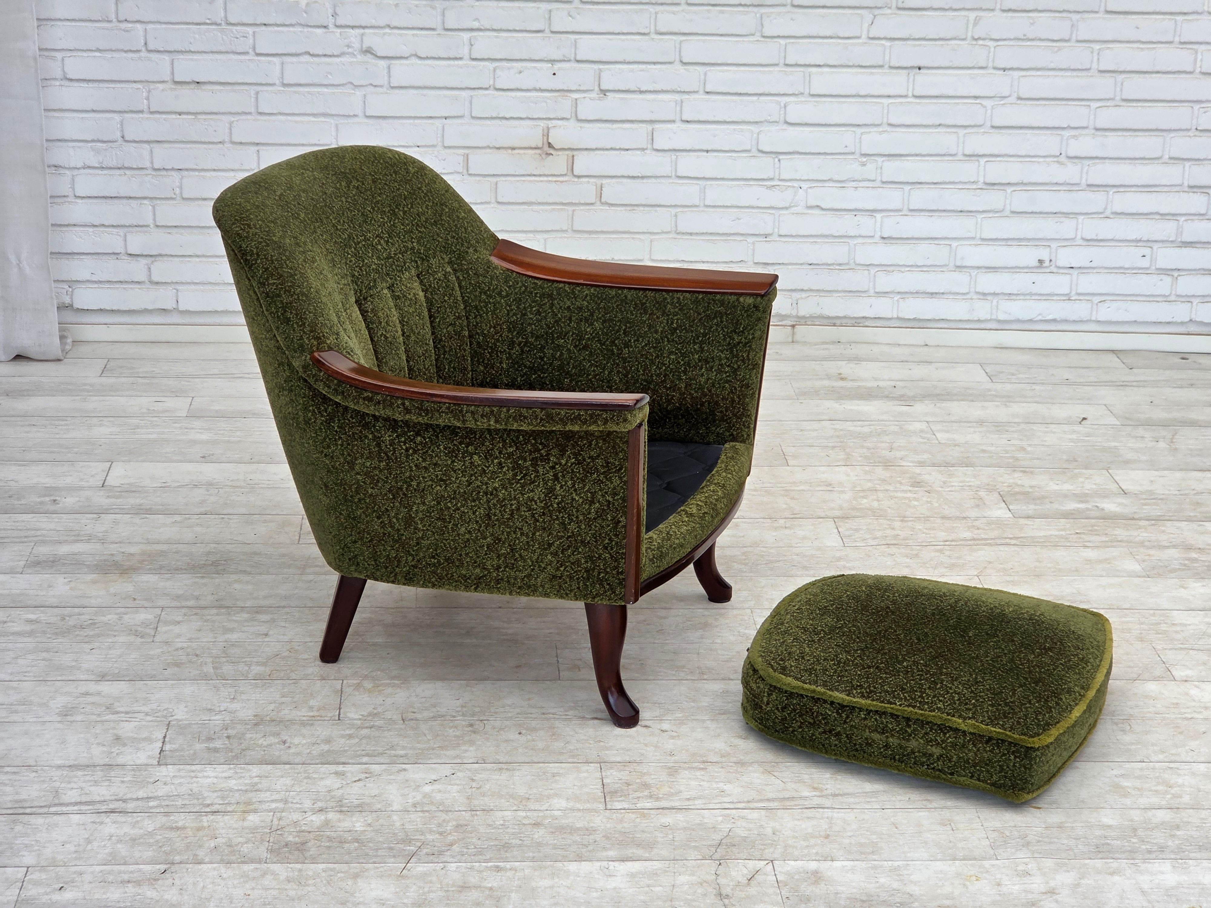 Norwegian_Green_Fabric_Lounge_Chair_with_Teak_Frame,_1970s