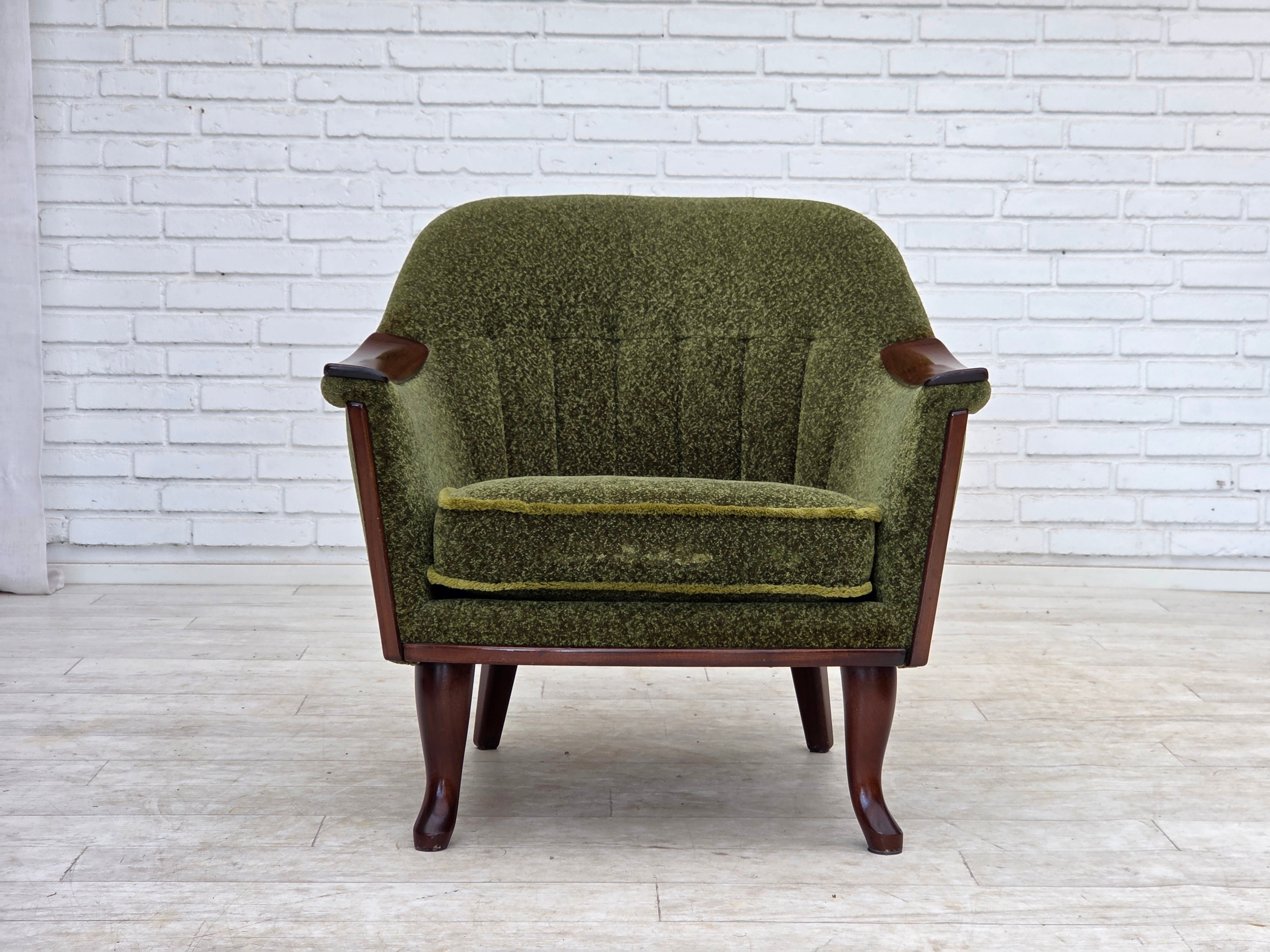 Norwegian_Green_Fabric_Lounge_Chair_with_Teak_Frame,_1970s