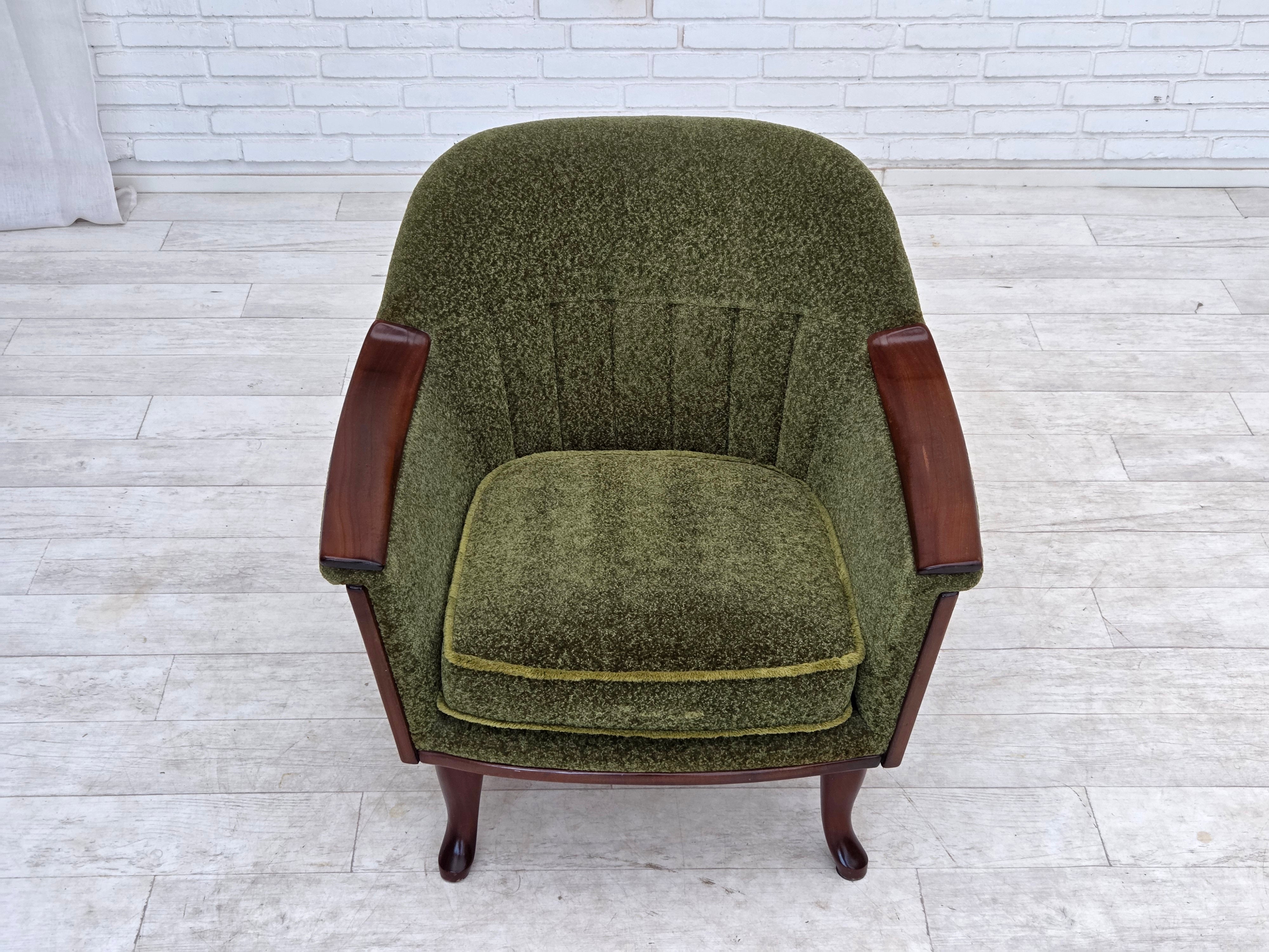 Norwegian_Green_Fabric_Lounge_Chair_with_Teak_Frame,_1970s