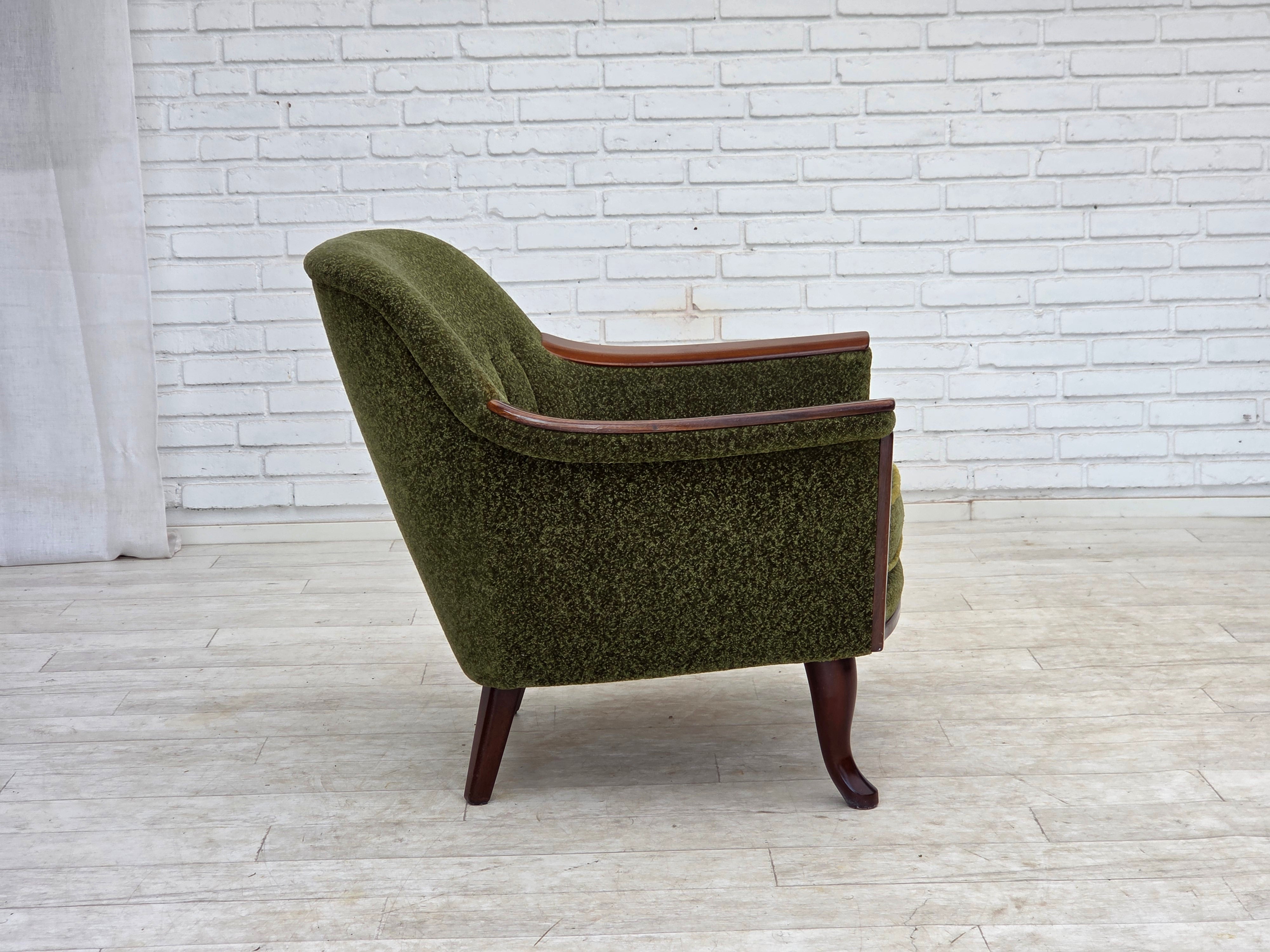 Norwegian_Green_Fabric_Lounge_Chair_with_Teak_Frame,_1970s