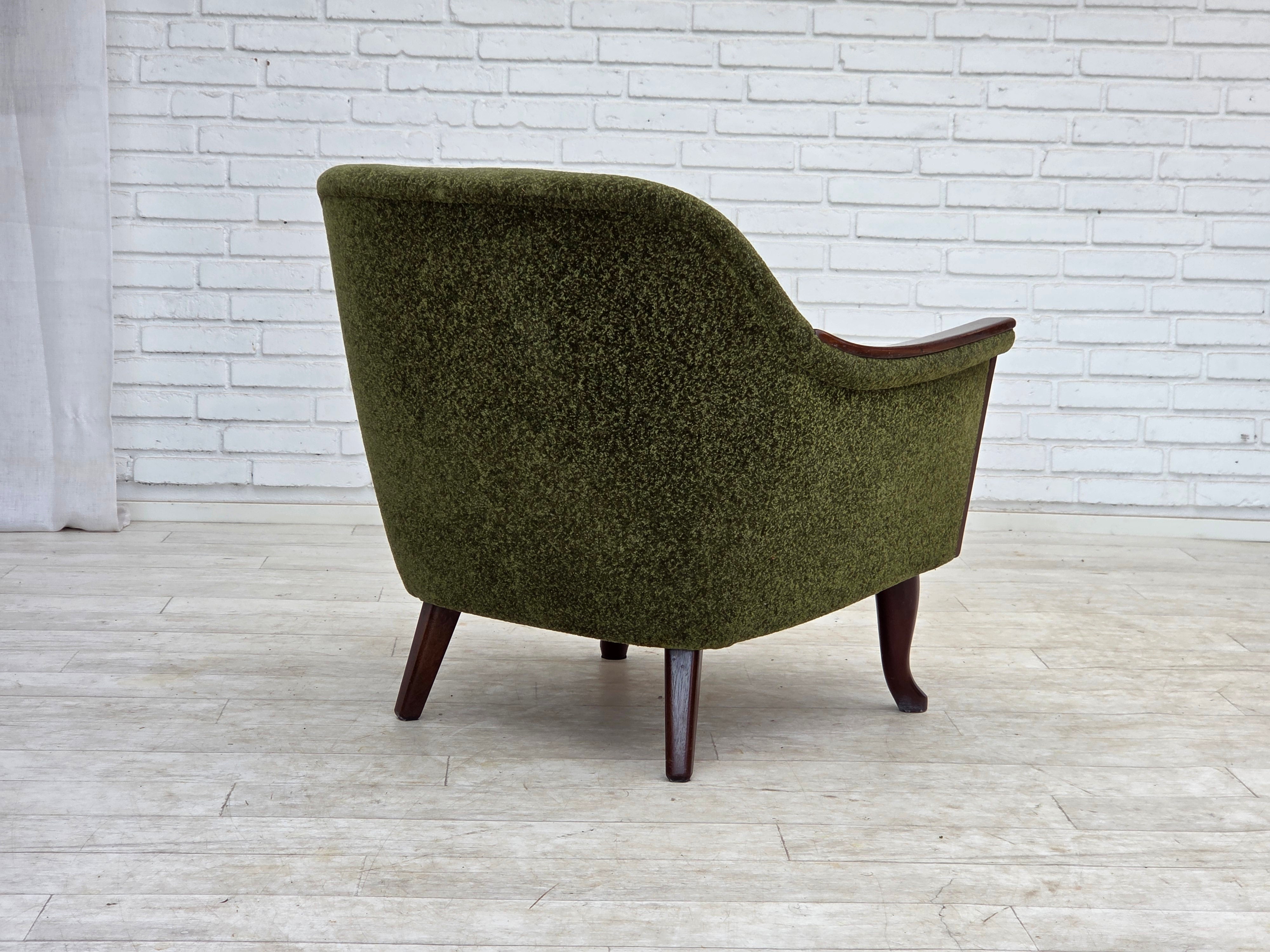 Norwegian_Green_Fabric_Lounge_Chair_with_Teak_Frame,_1970s