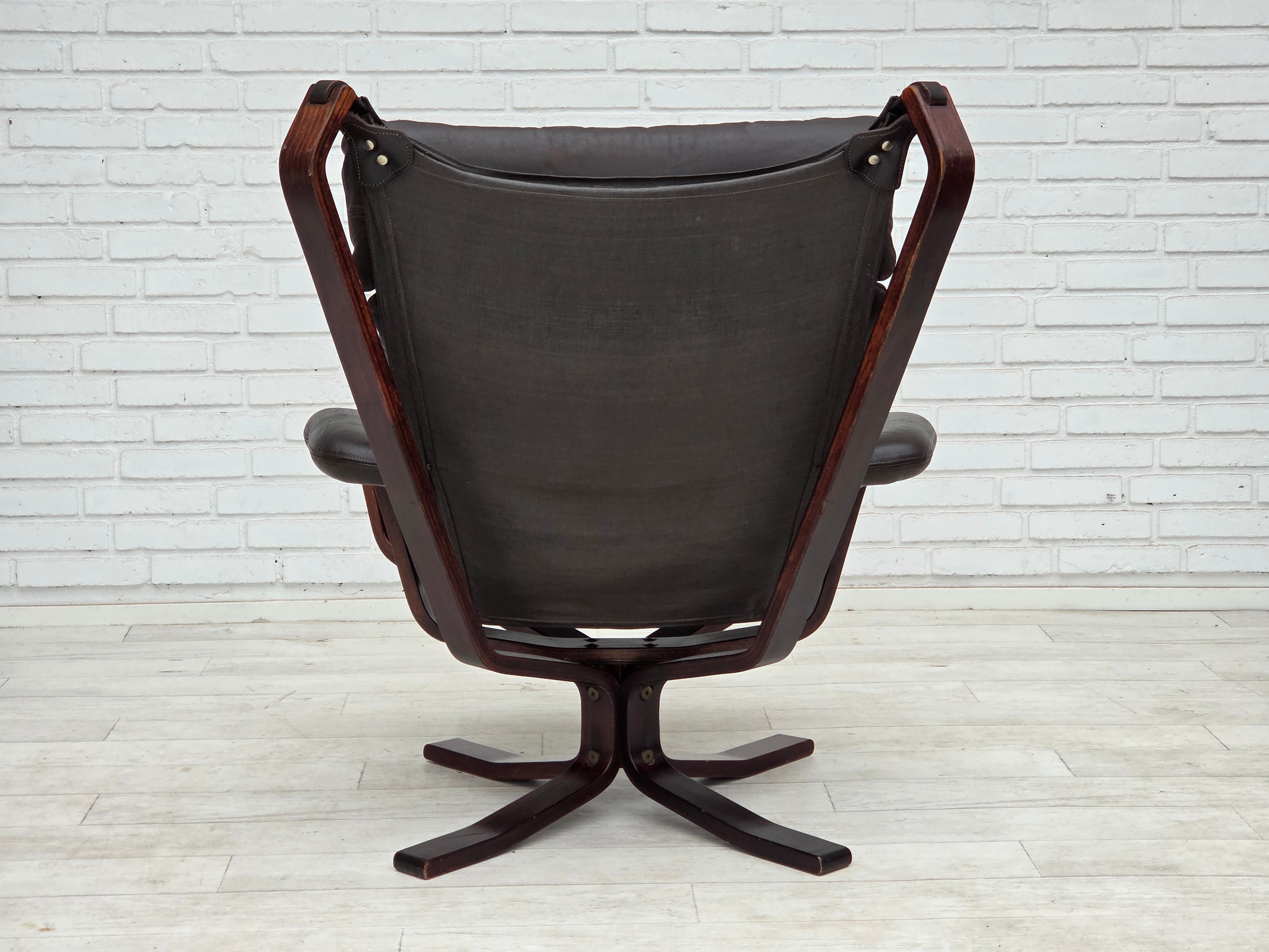 Sigurd_Ressel_Falcon_Lounge_Chair_for_Vatne_Møbler_in_Brown_Leather_and_Bentwood,_Norway,_1970s