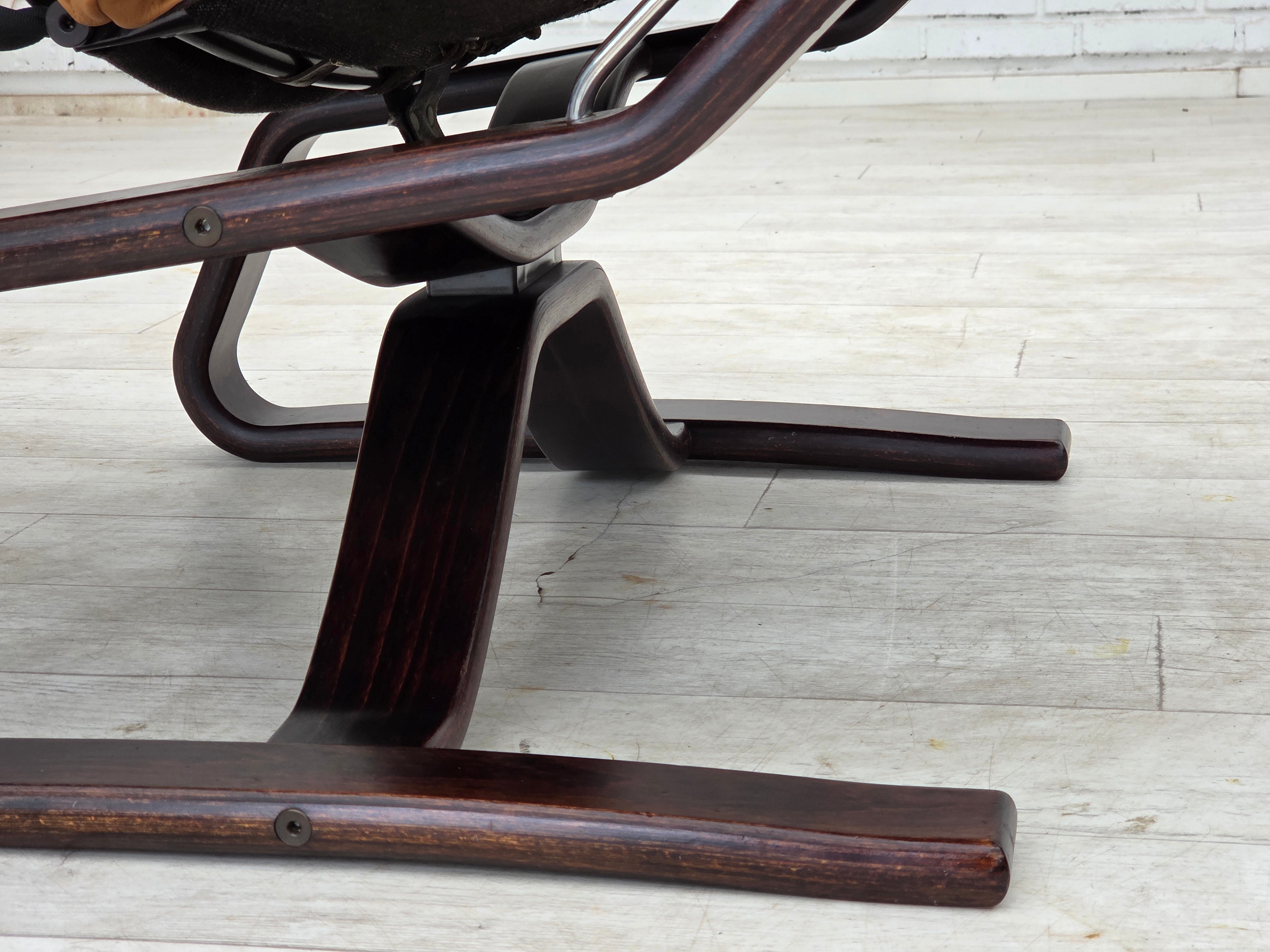 Norwegian_Mid-Century_Modern_Adjustable_Bentwood_Lounge_Chair_with_Light_Brown_Leather_and_Canvas,_1970s