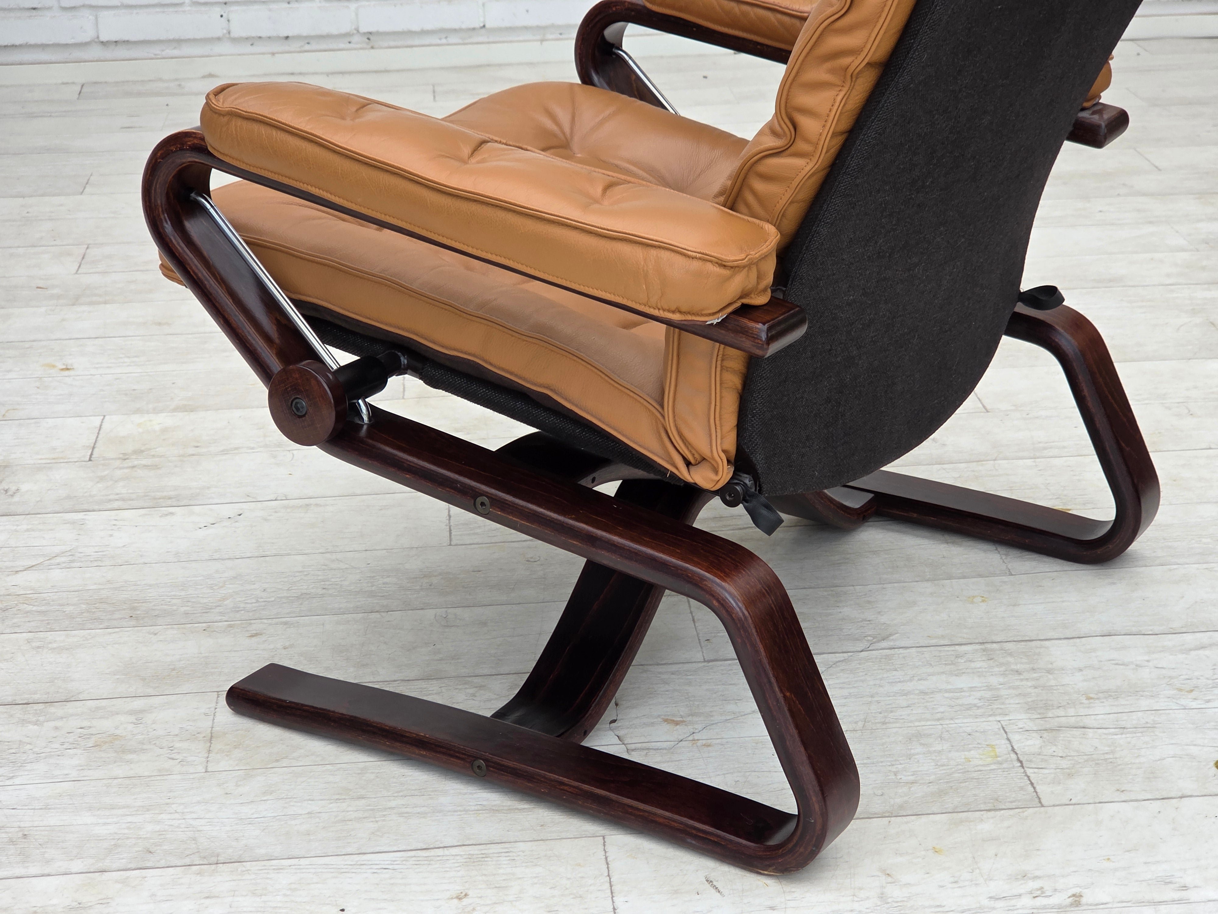 Norwegian_Mid-Century_Modern_Adjustable_Bentwood_Lounge_Chair_with_Light_Brown_Leather_and_Canvas,_1970s