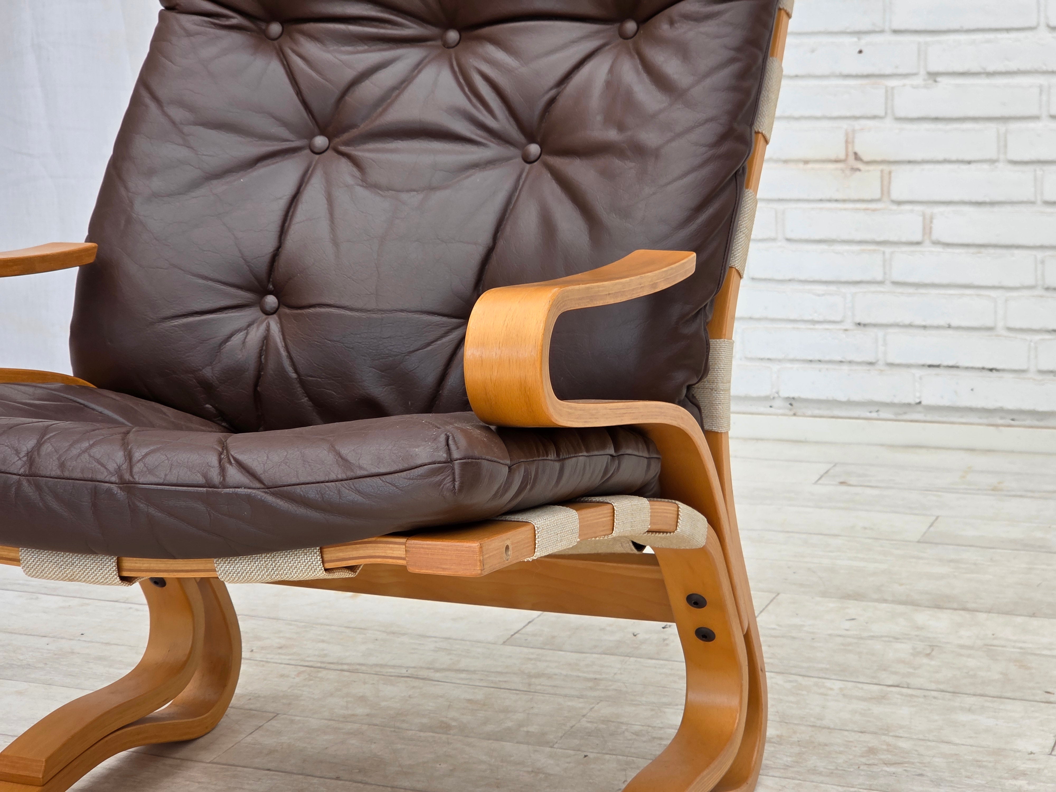 Kengu_Lounge_Chair_and_Ottoman_by_Elsa_&_Nordahl_Solheim_for_Rybo_Rykken,_Norway,_1970s