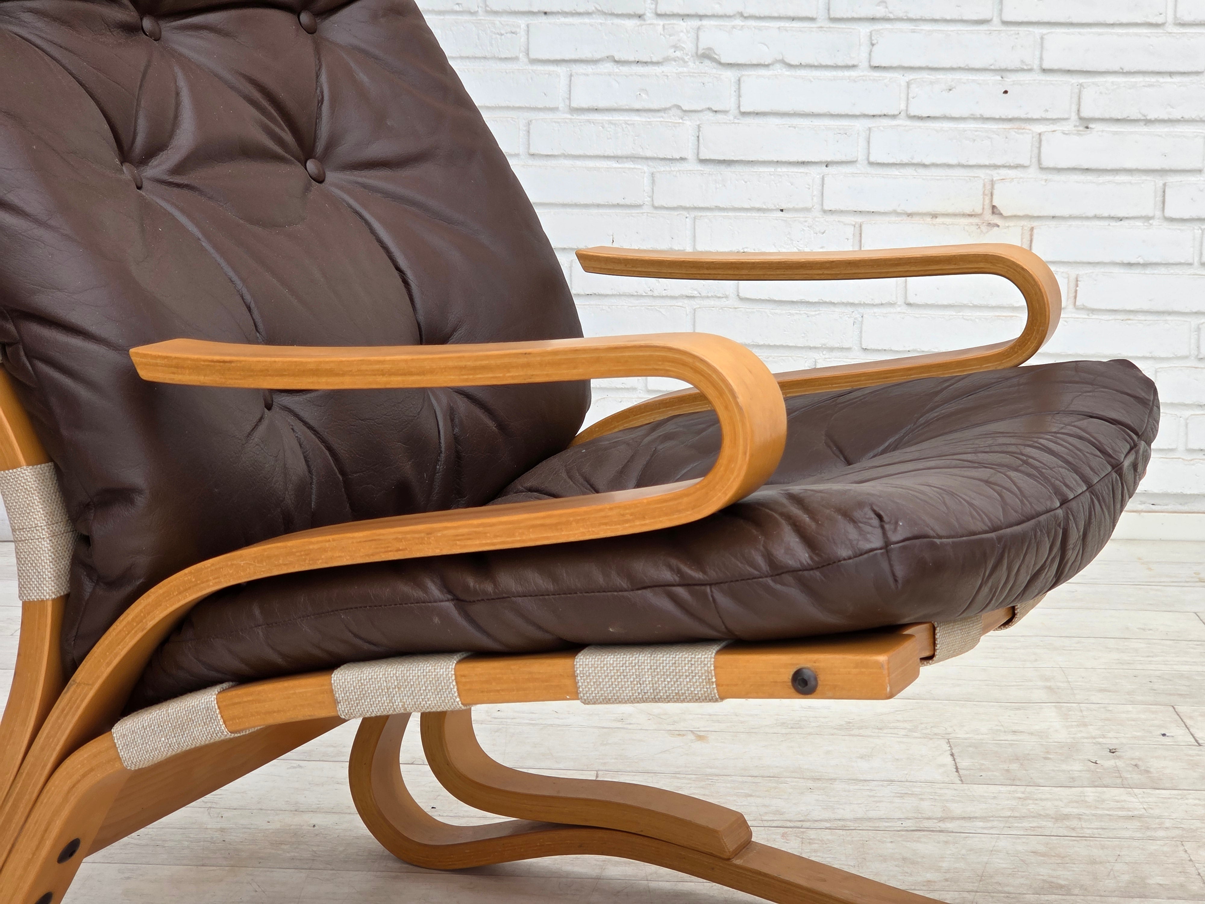 Kengu_Lounge_Chair_and_Ottoman_by_Elsa_&_Nordahl_Solheim_for_Rybo_Rykken,_Norway,_1970s