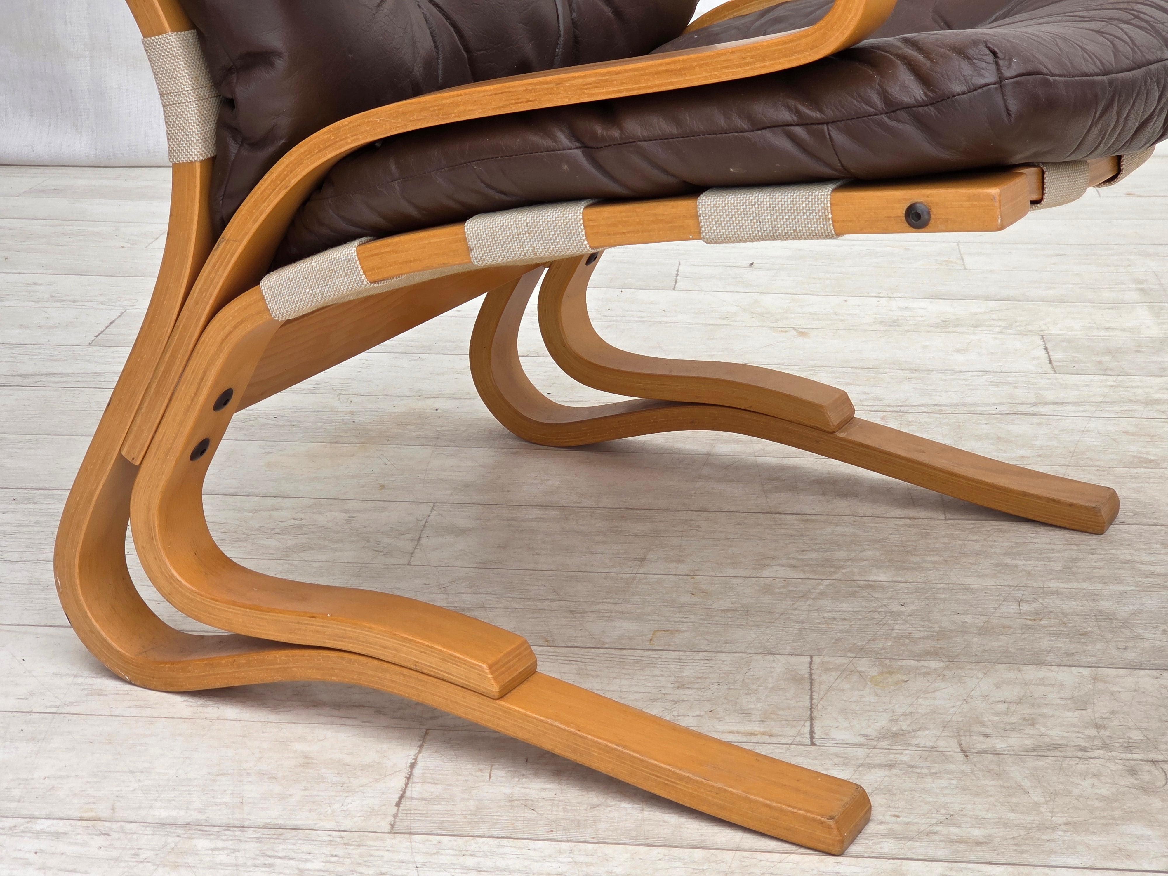 Kengu_Lounge_Chair_and_Ottoman_by_Elsa_&_Nordahl_Solheim_for_Rybo_Rykken,_Norway,_1970s