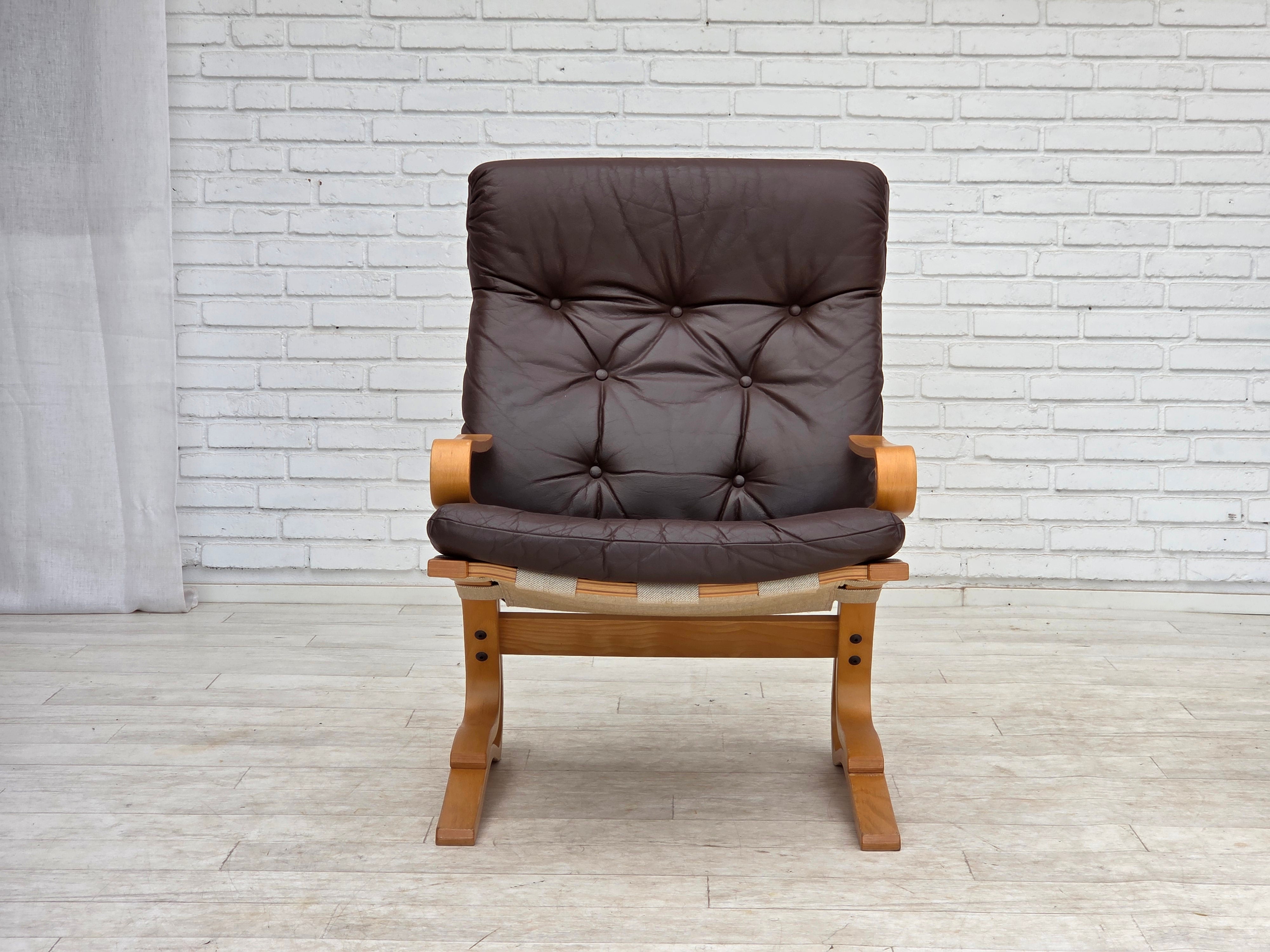 Kengu_Lounge_Chair_and_Ottoman_by_Elsa_&_Nordahl_Solheim_for_Rybo_Rykken,_Norway,_1970s