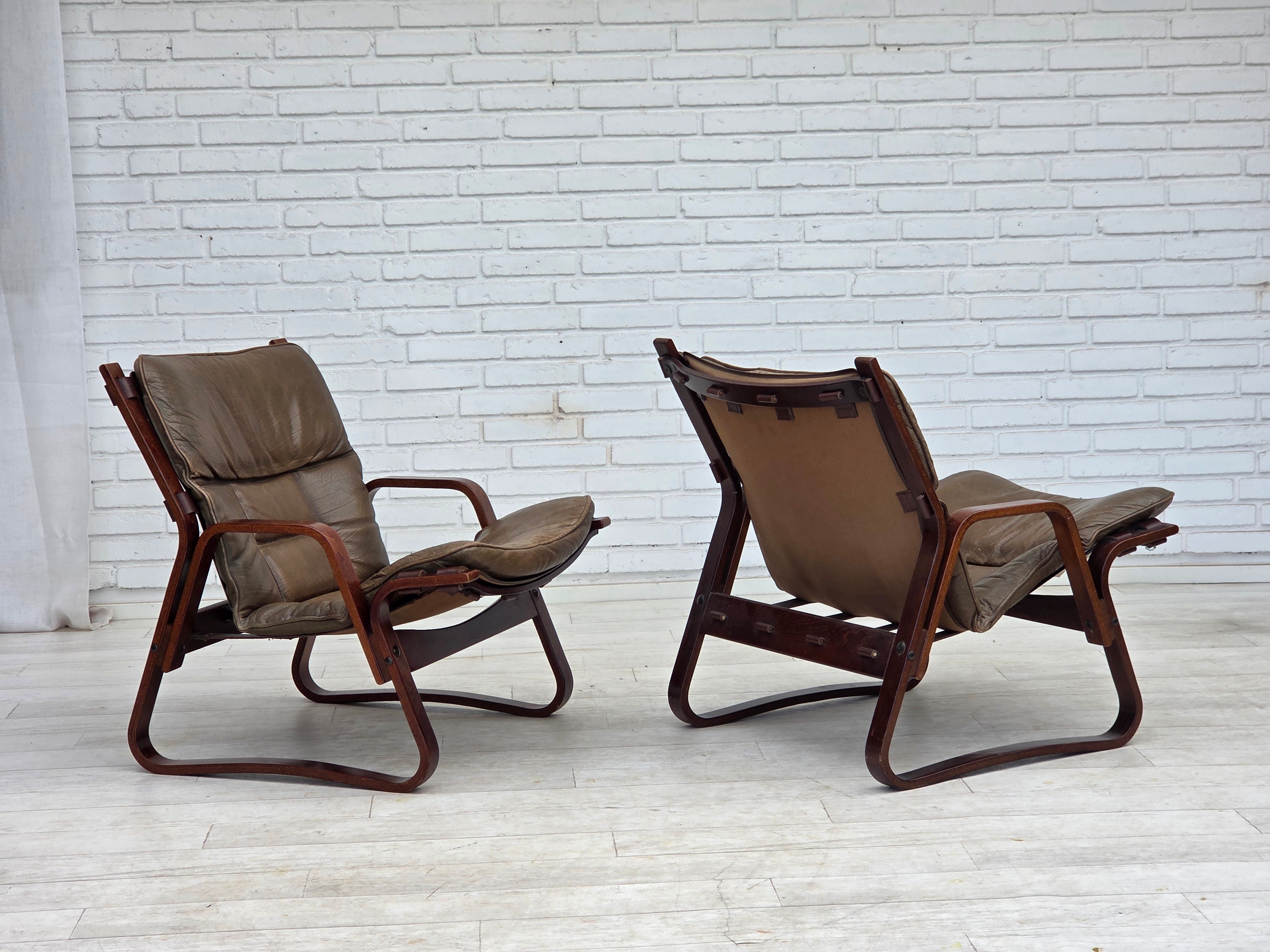 Norwegian_Brown_Leather_Lounge_Chair_with_Bentwood_Frame,_1970s
