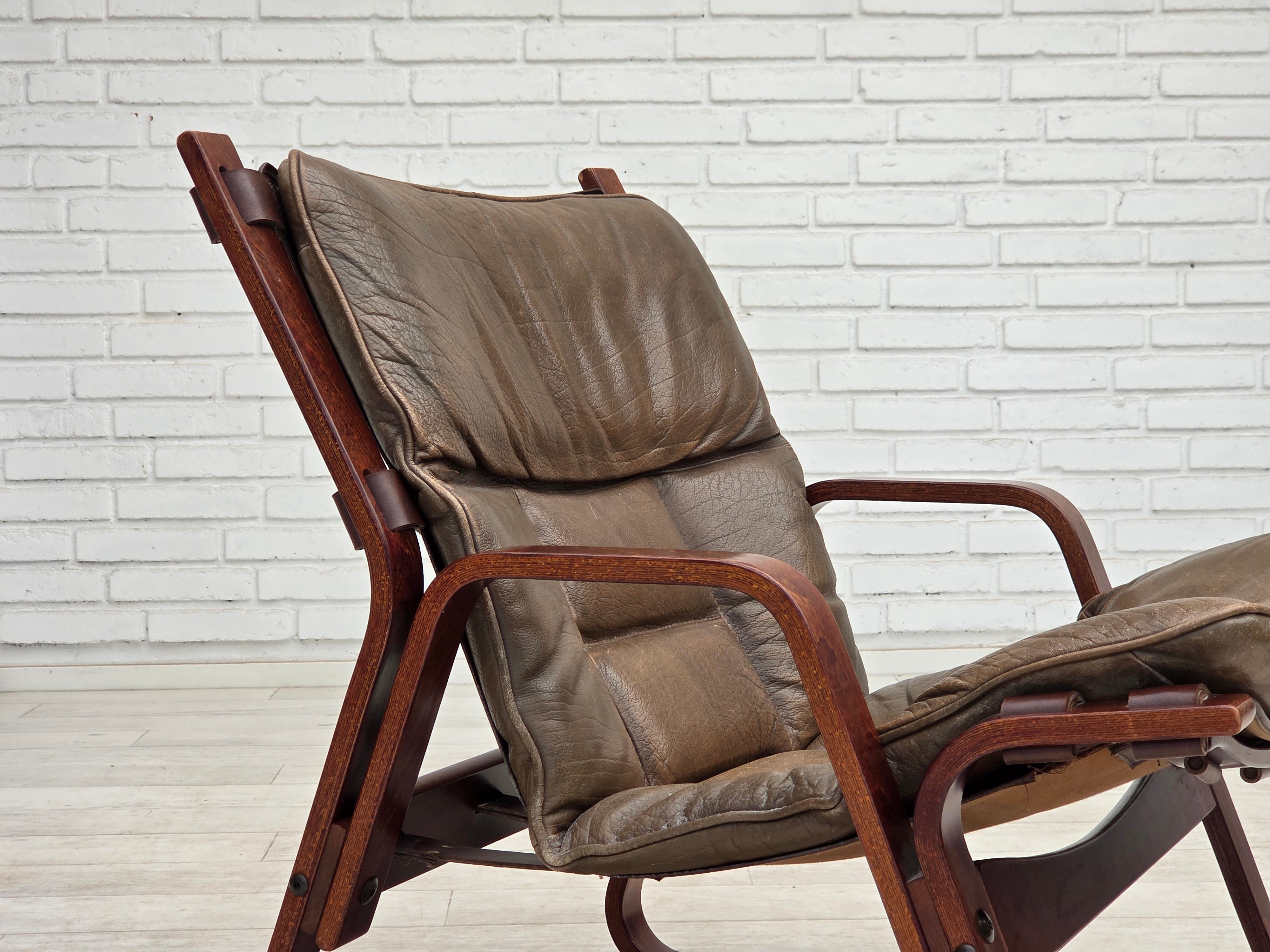 Norwegian_Brown_Leather_Lounge_Chair_with_Bentwood_Frame,_1970s