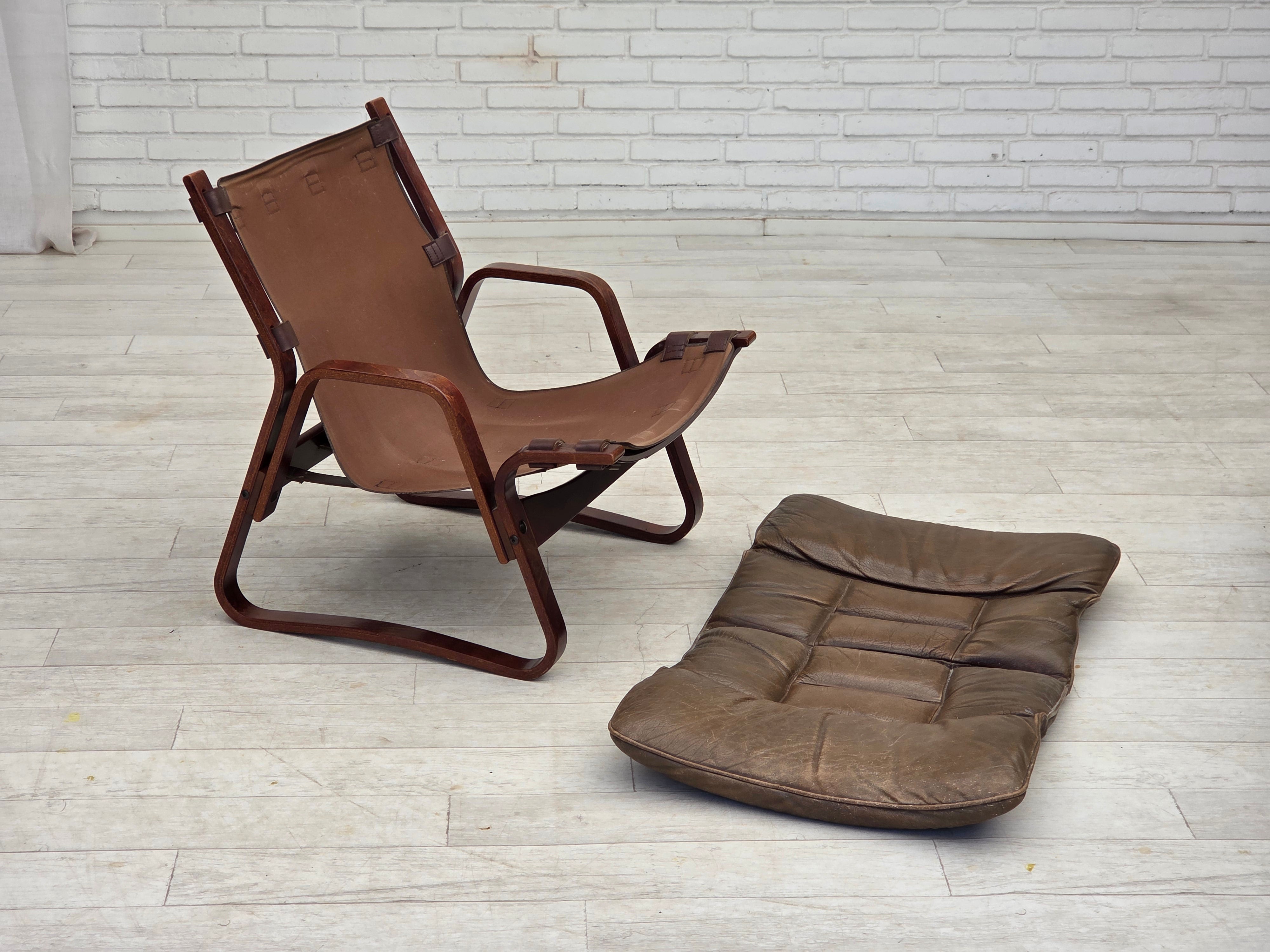 Norwegian_Brown_Leather_Lounge_Chair_with_Bentwood_Frame,_1970s