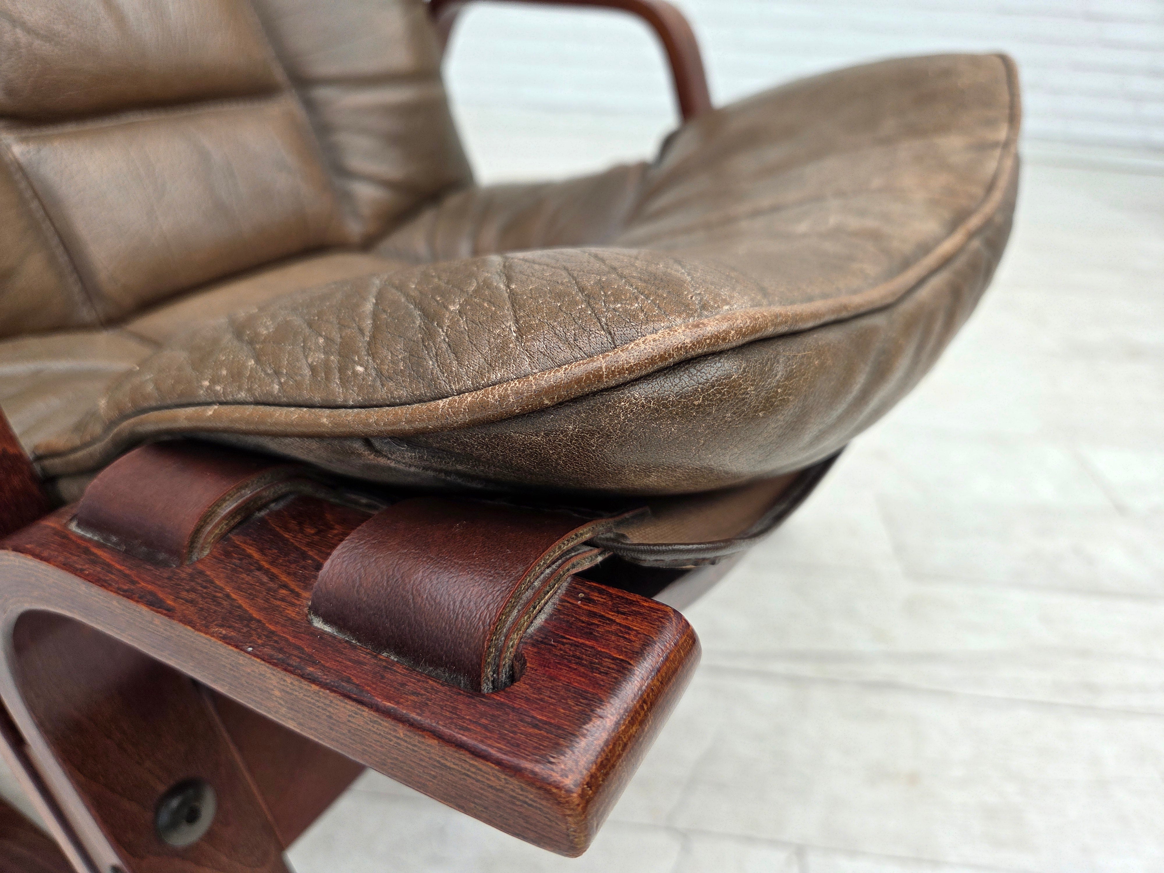 Norwegian_Brown_Leather_Lounge_Chair_with_Bentwood_Frame,_1970s