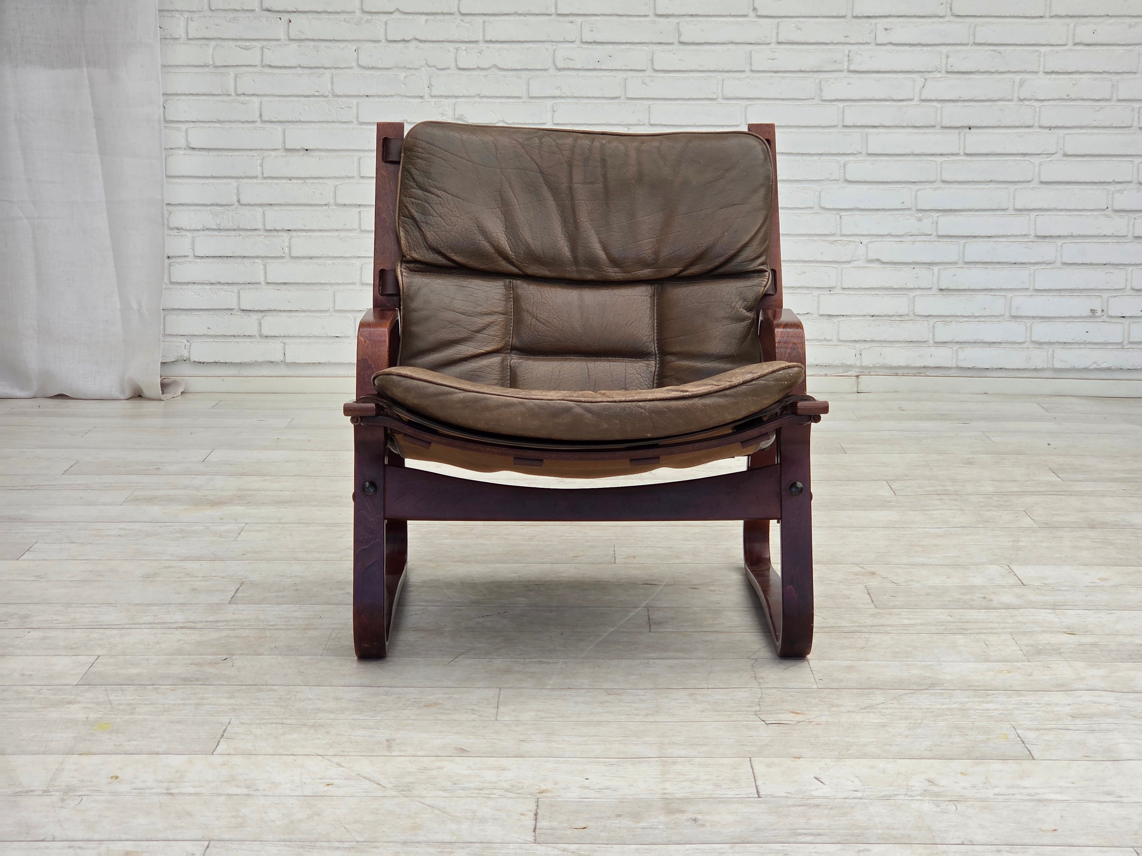 Norwegian_Brown_Leather_Lounge_Chair_with_Bentwood_Frame,_1970s