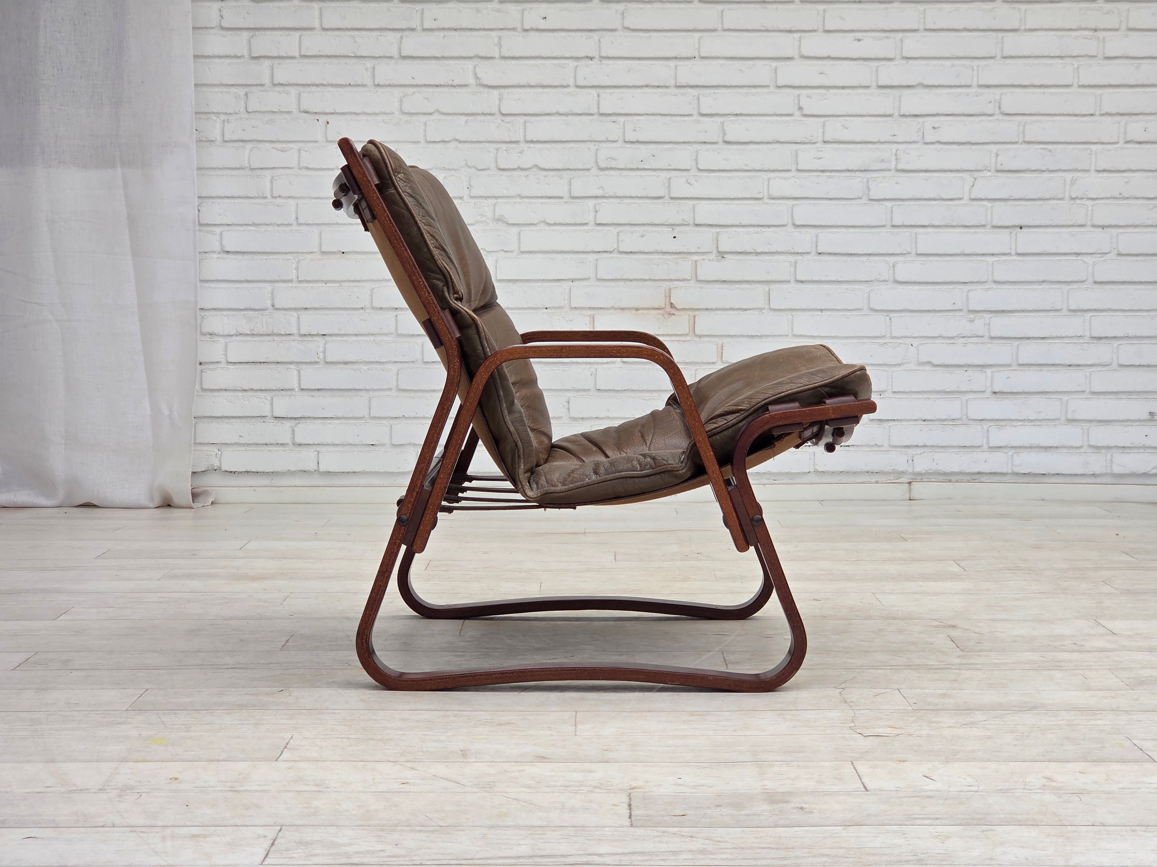Norwegian_Brown_Leather_Lounge_Chair_with_Bentwood_Frame,_1970s