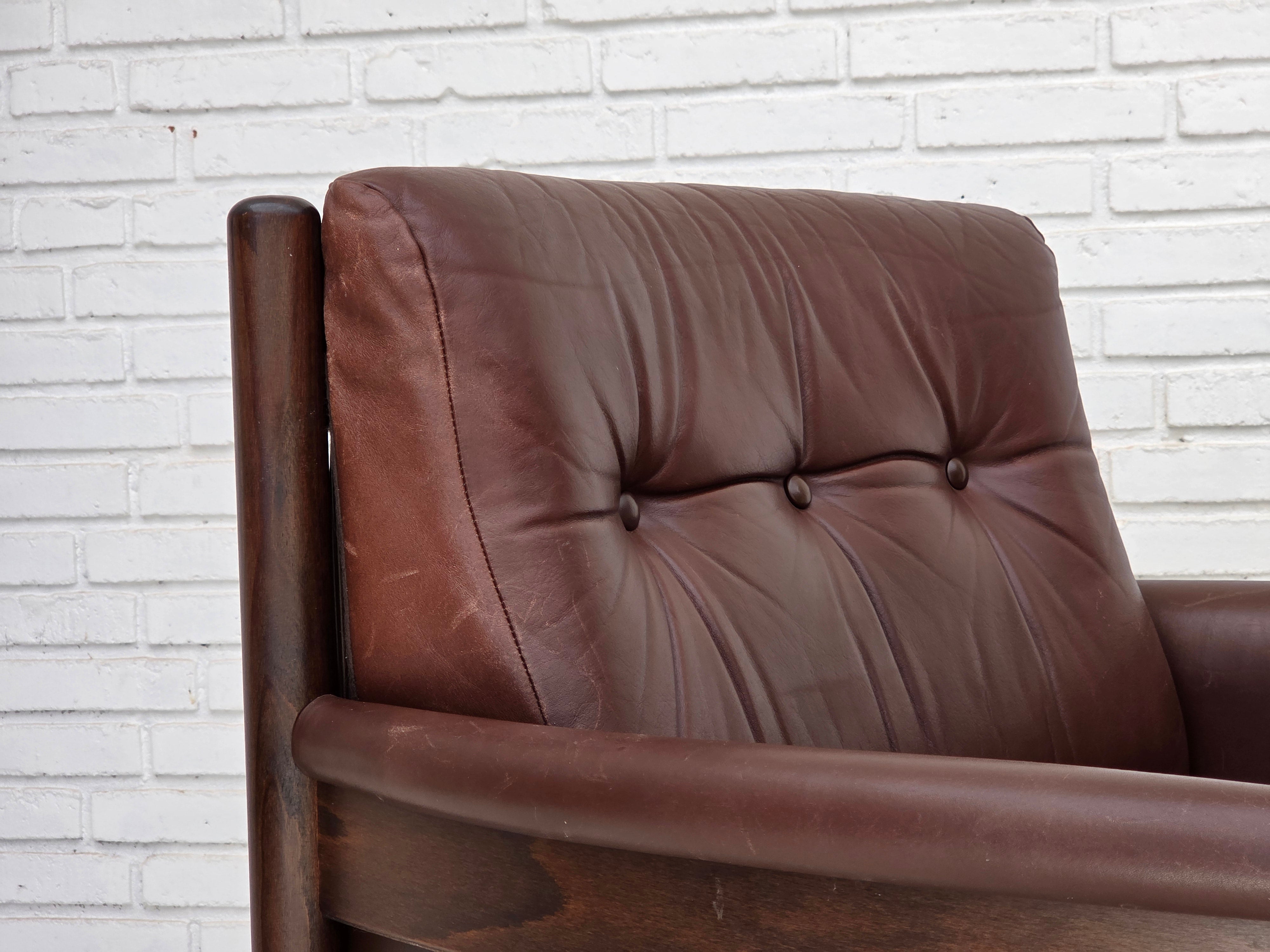 Scandinavian_Lounge_Armchair_in_Brown_Leather_and_Dark_Beech,_Denmark_or_Sweden,_1970s