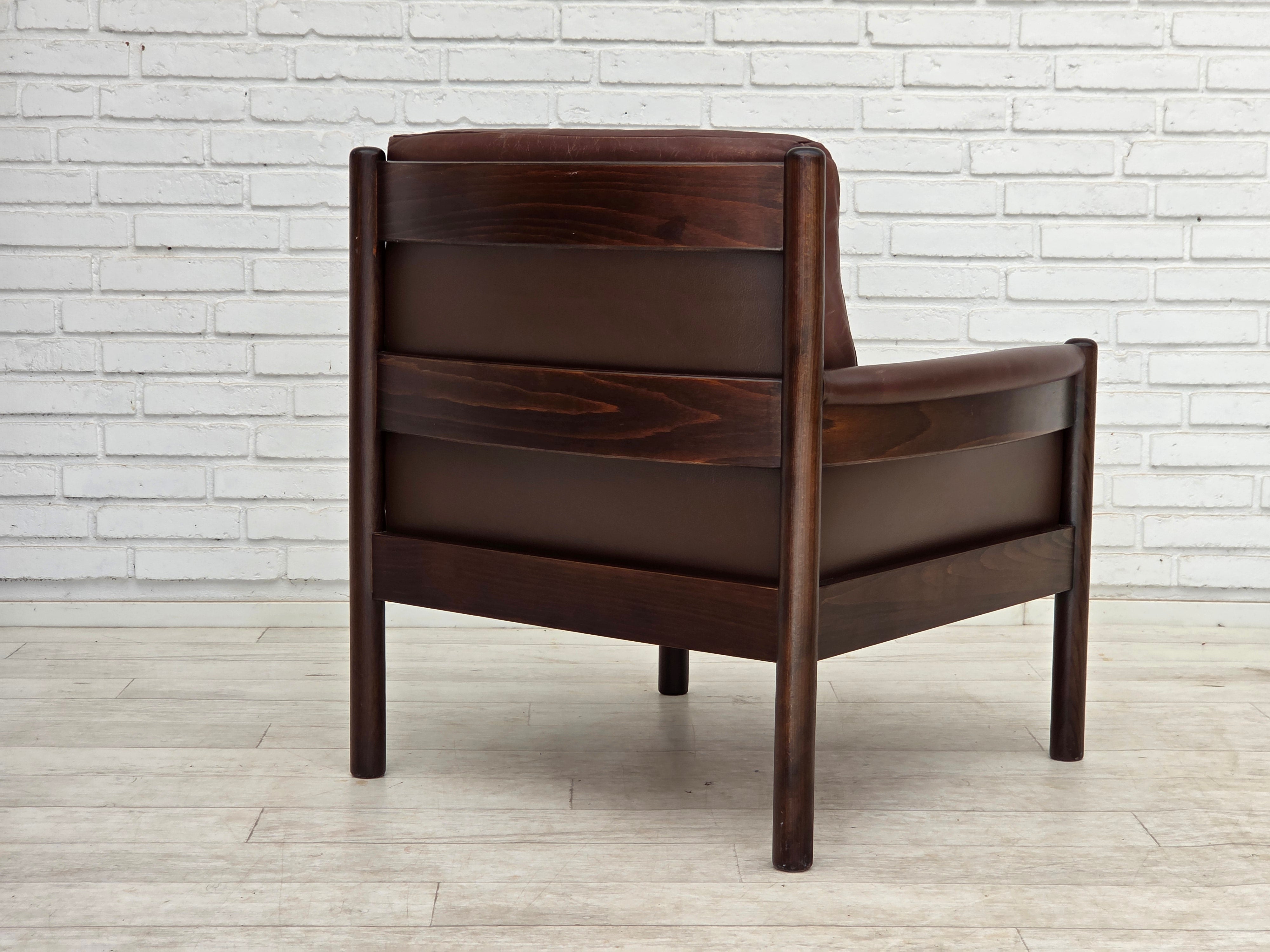 Scandinavian_Lounge_Armchair_in_Brown_Leather_and_Dark_Beech,_Denmark_or_Sweden,_1970s