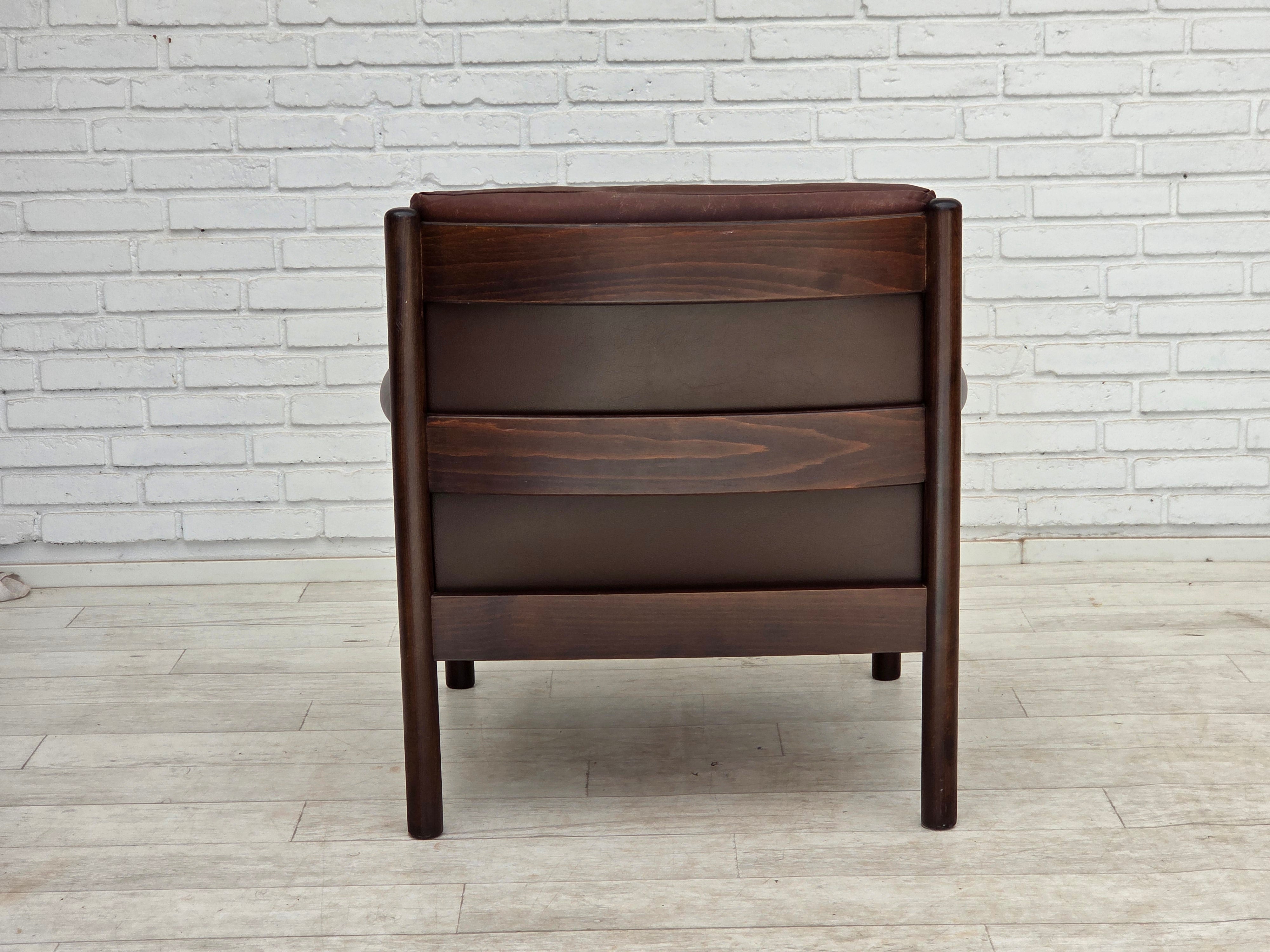 Scandinavian_Lounge_Armchair_in_Brown_Leather_and_Dark_Beech,_Denmark_or_Sweden,_1970s