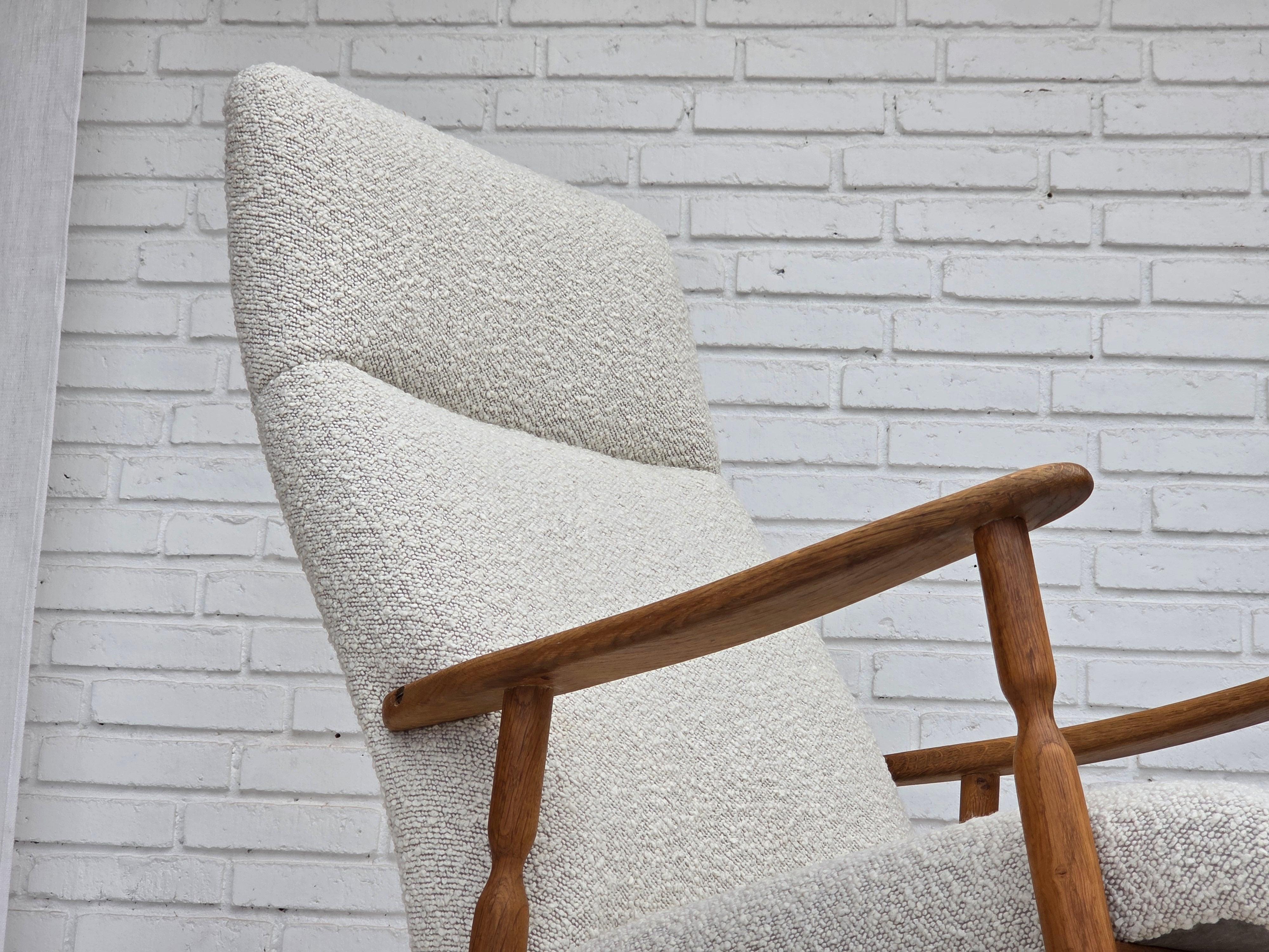 Scandinavian_High-Back_Rocking_Chair_in_Solid_Oak_with_White_Upholstery_and_Sheepskin_Pillow,_circa_1965–1970