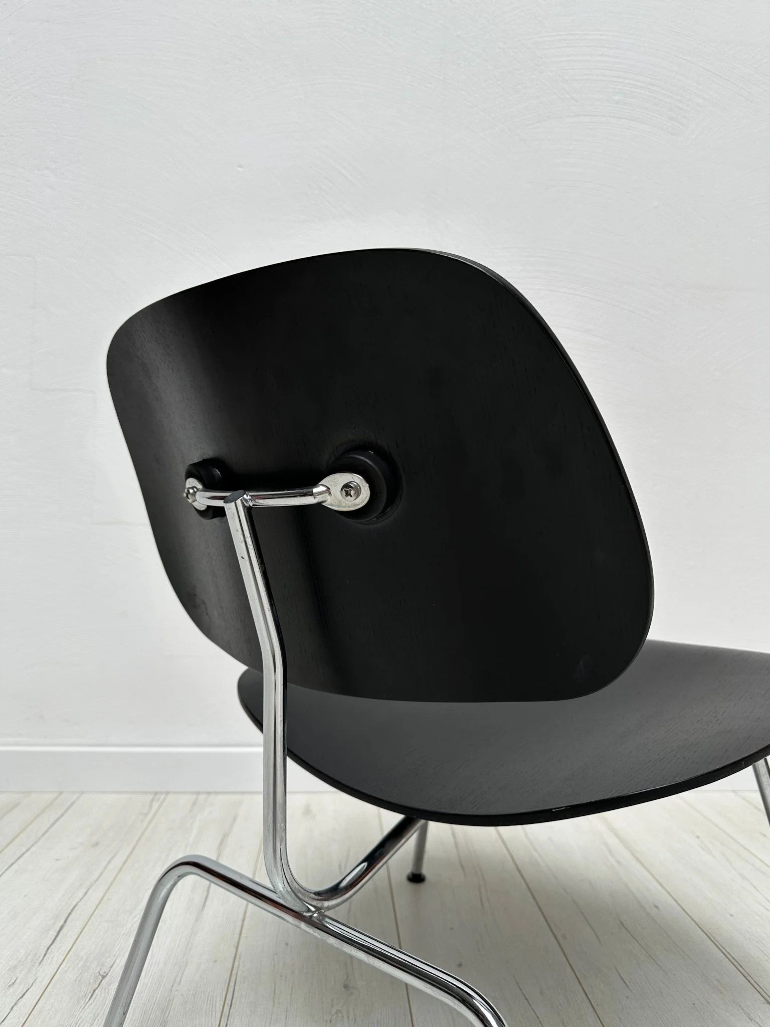 Vintage_LCM_Lounge_Chair_by_Charles_&_Ray_Eames,_Black_Ash_Plywood_and_Chrome_Frame,_Mid-Century_Modern