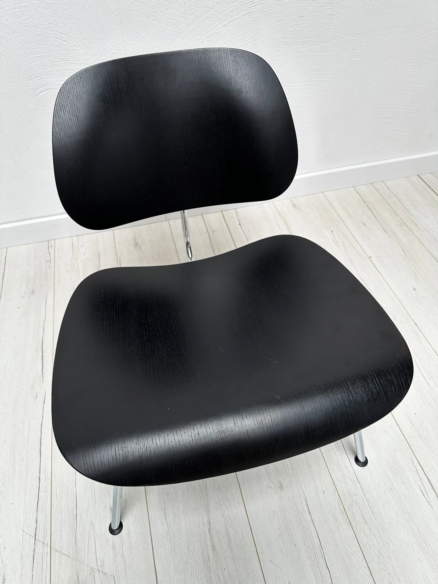 Vintage_LCM_Lounge_Chair_by_Charles_&_Ray_Eames,_Black_Ash_Plywood_and_Chrome_Frame,_Mid-Century_Modern